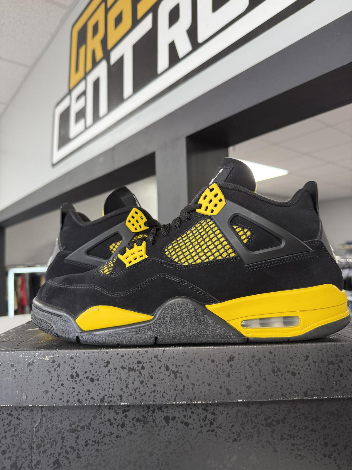 Jordan 4 "Thunder" Used Size 10.5