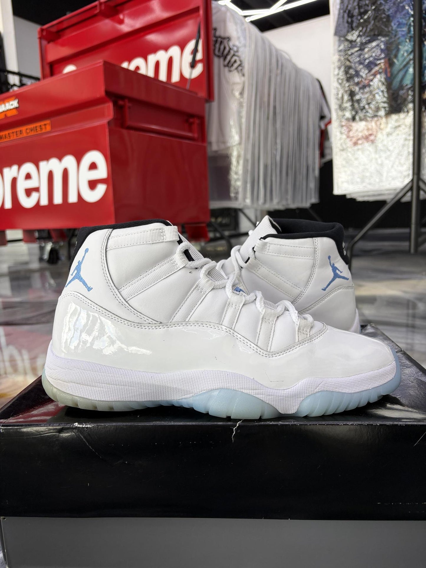 Jordan 11 "Legend Blue" Used Size 9.5