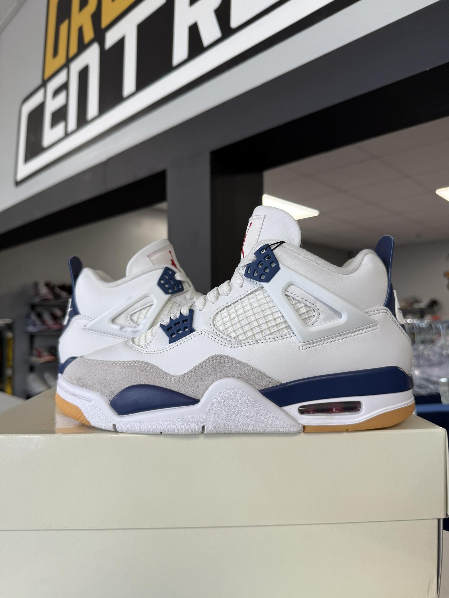 Jordan 4 SB "Navy" Used Size 6Y/7.5W