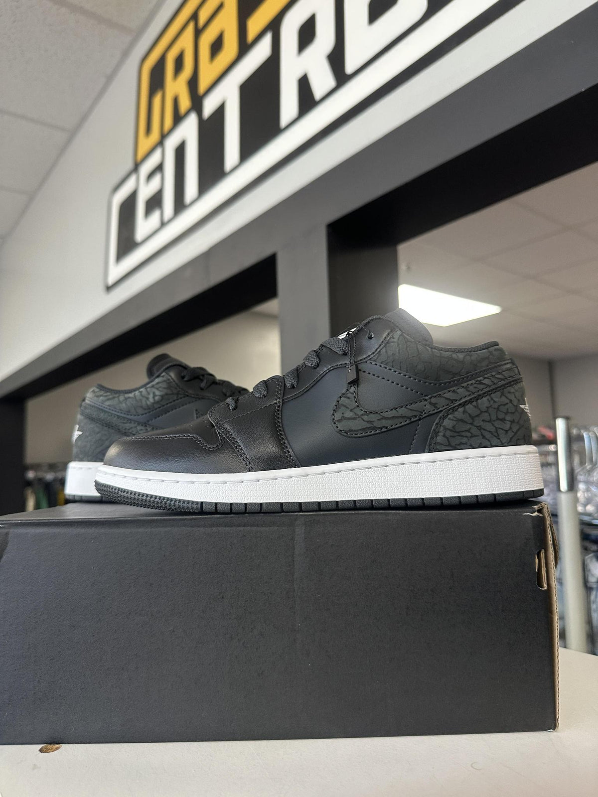 Jordan 1 Low SE Black Elephant Used