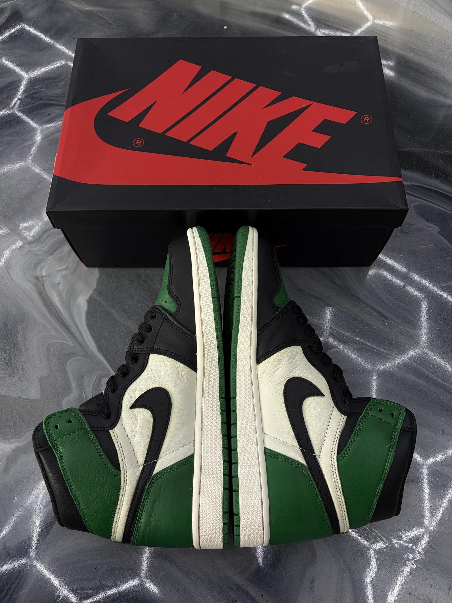 Jordan 1 "Pine Green" Used Size 10