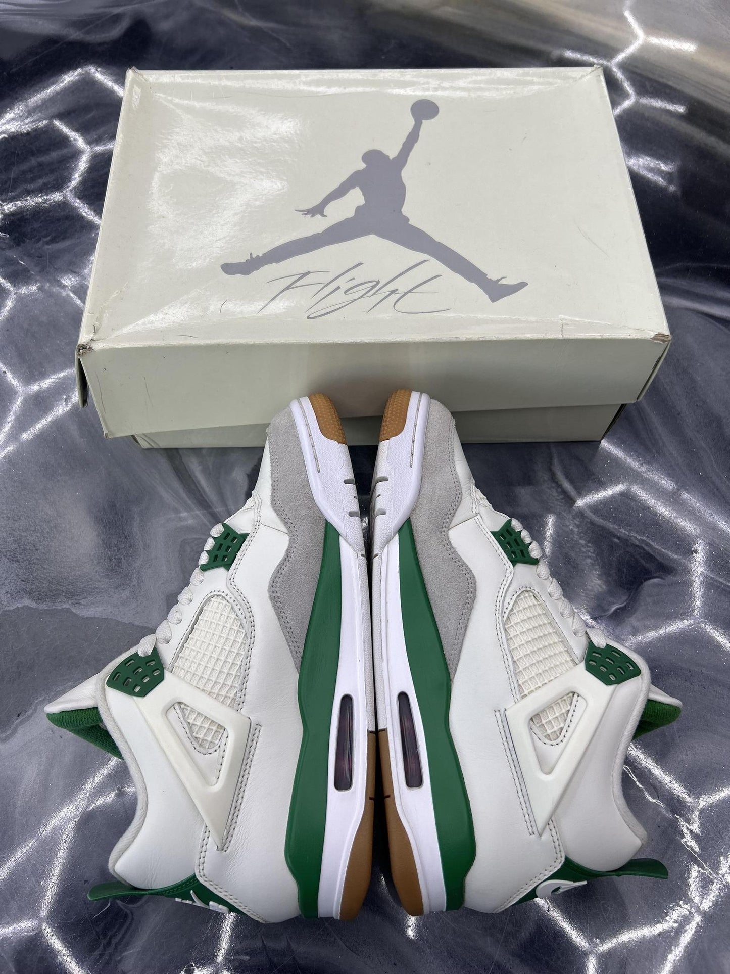 Jordan 4 SB "Pine Green" Used Size 8.5