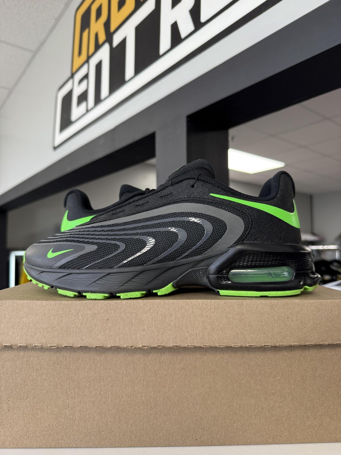 Air Max Fire "Black Green" Used Size 9
