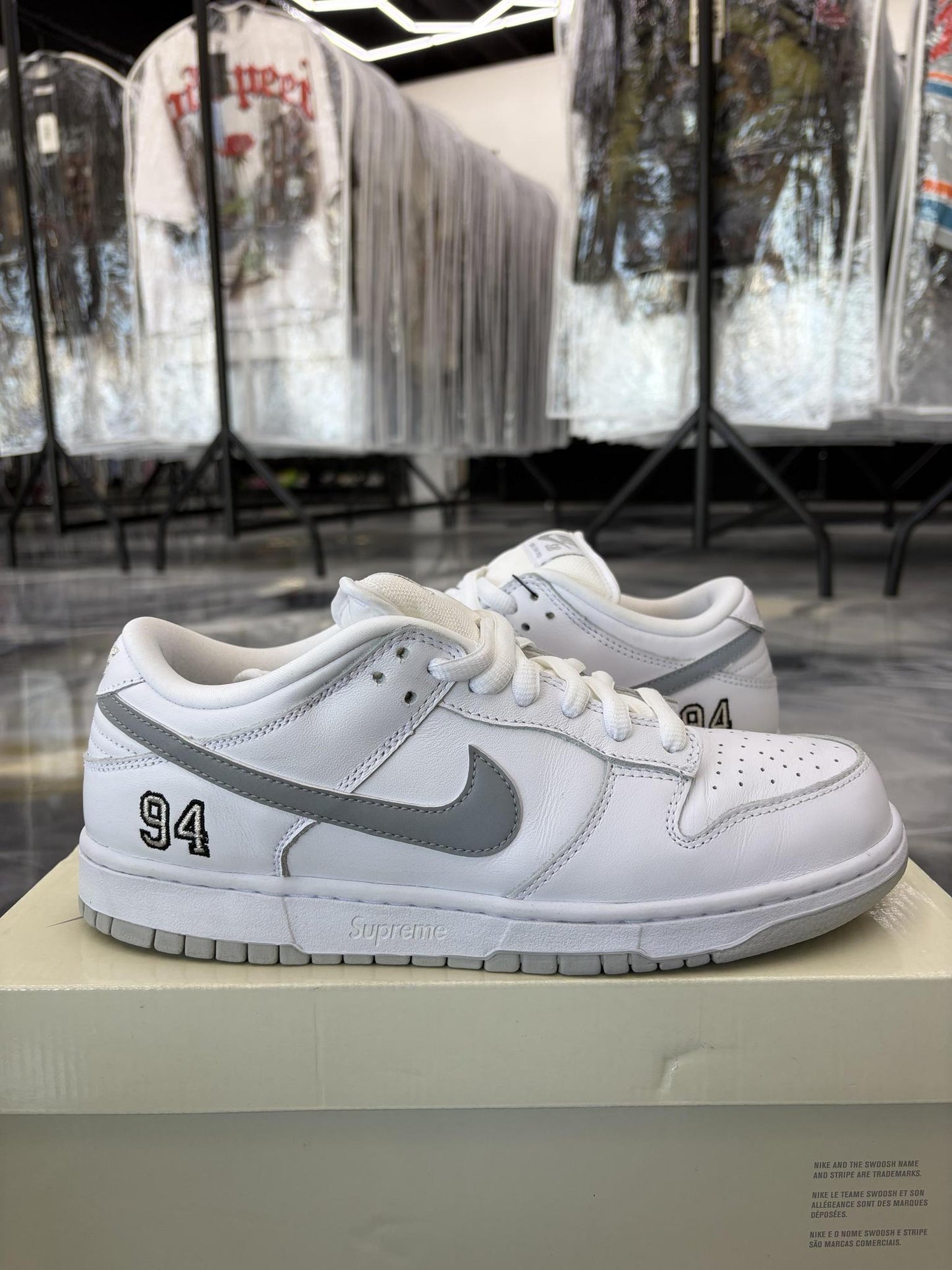Nike SB Dunk Low Supreme "White" Used Size 9.5