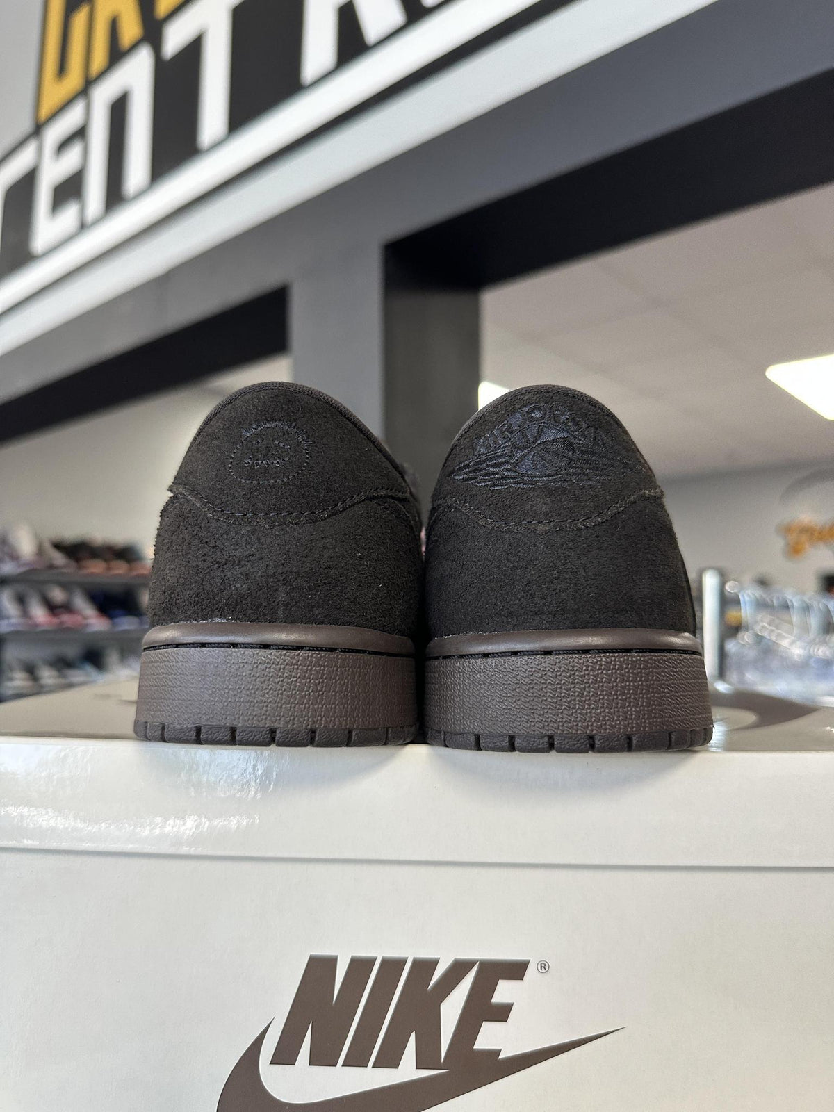 Jordan 1 Low x Travis Scott Velvet Brown Used