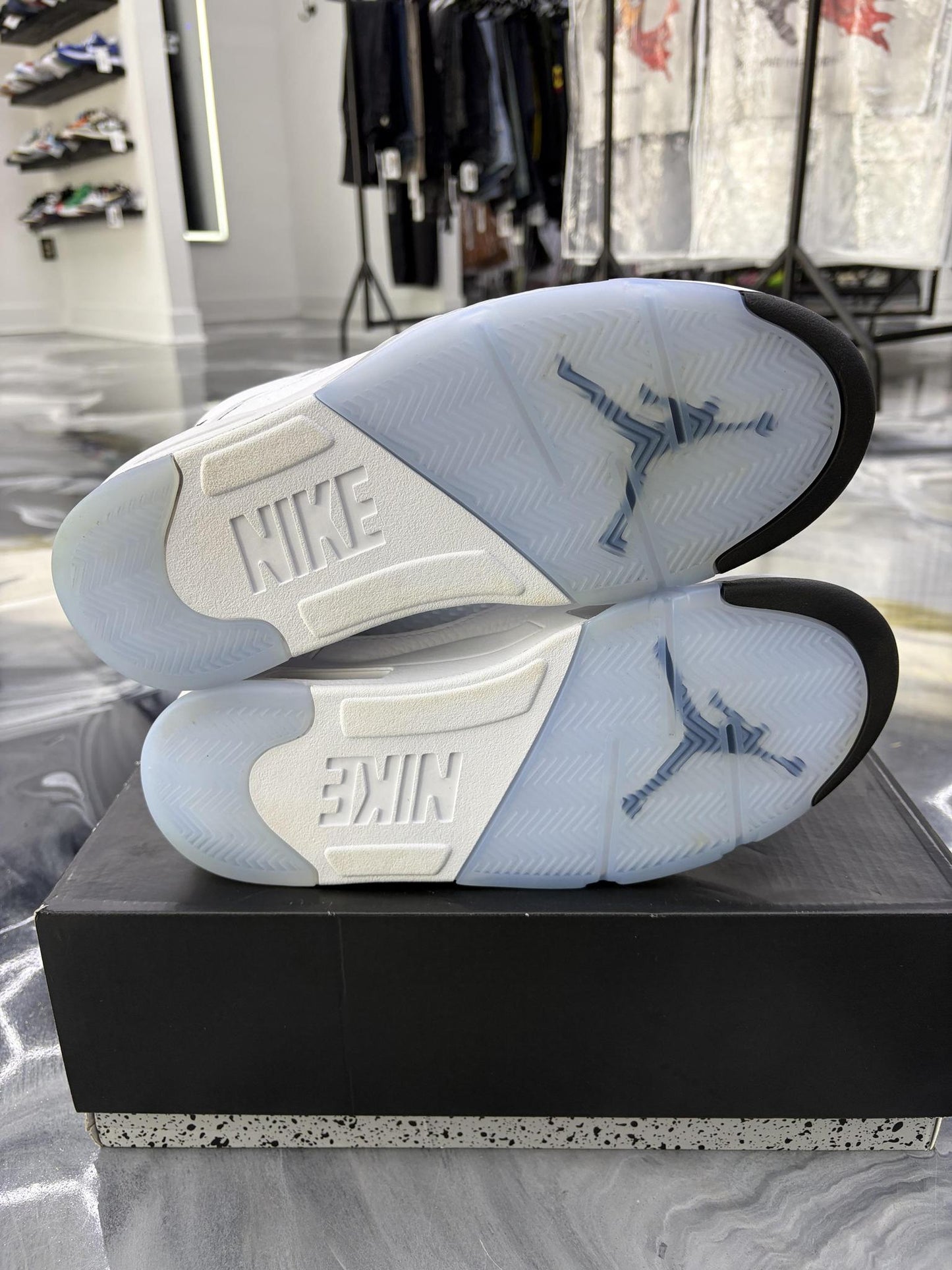 Jordan 5 "White Metallic" Used Size 9