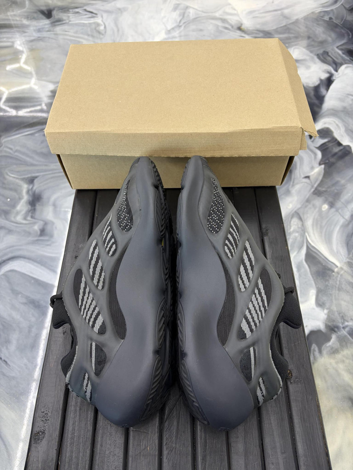 Yeezy 700 V3 "Dark Glow" Used Size 14