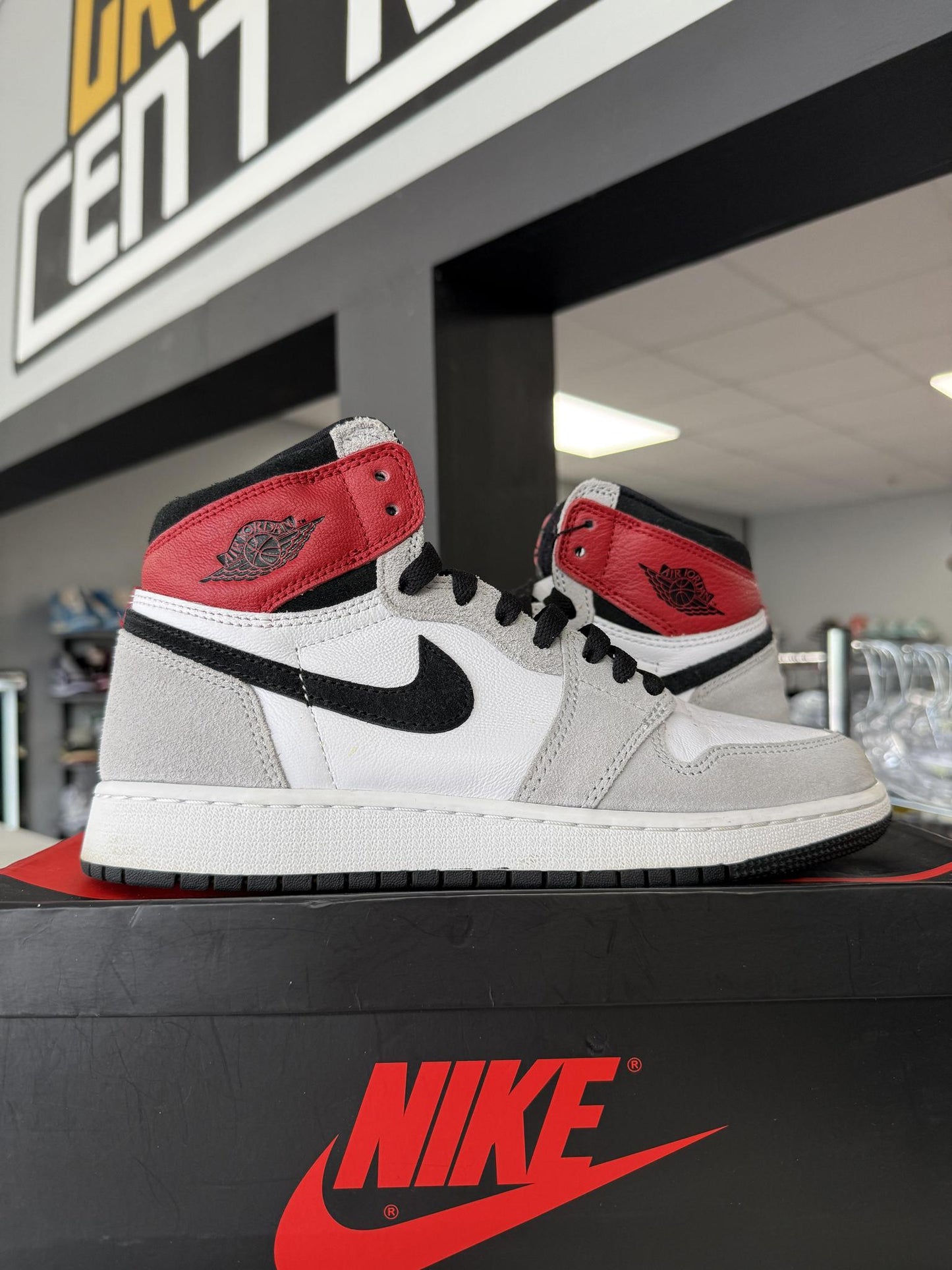 Jordan 1 "Light Smoke Grey" Used Size 6Y/7.5W