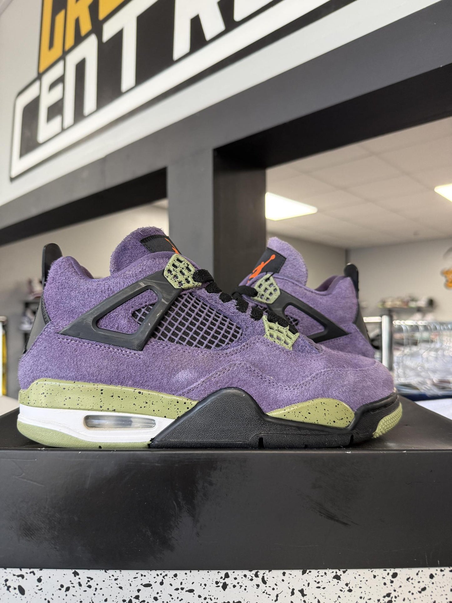 Jordan 4 "Purple Canyon" Used Size 7.5