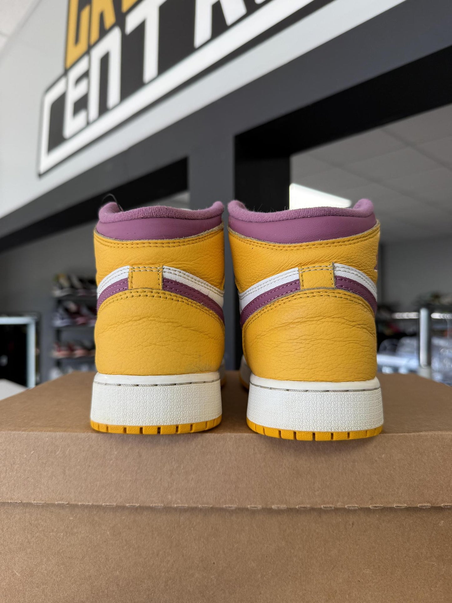 Jordan 1 "Brotherhood" Used Size 5.5Y/7W