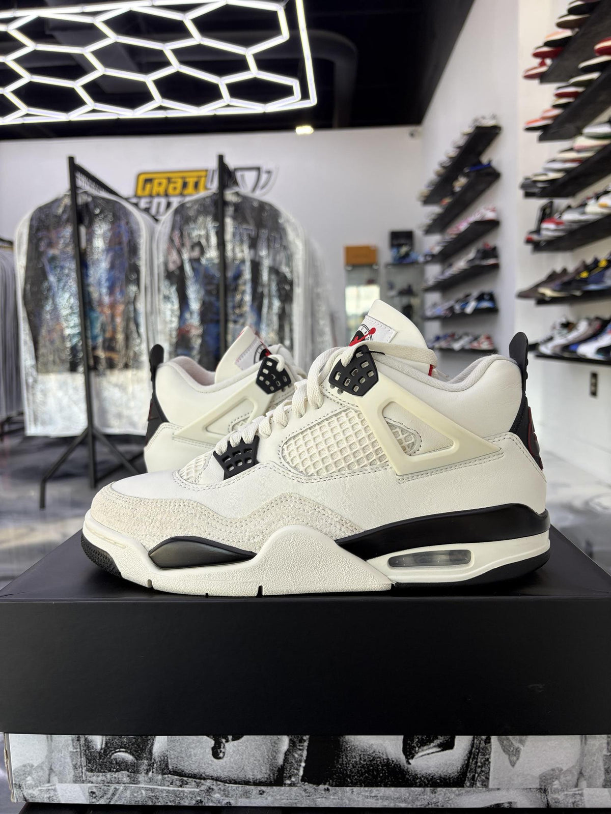 Jordan 4 "Flight Club" Used Size 8.5