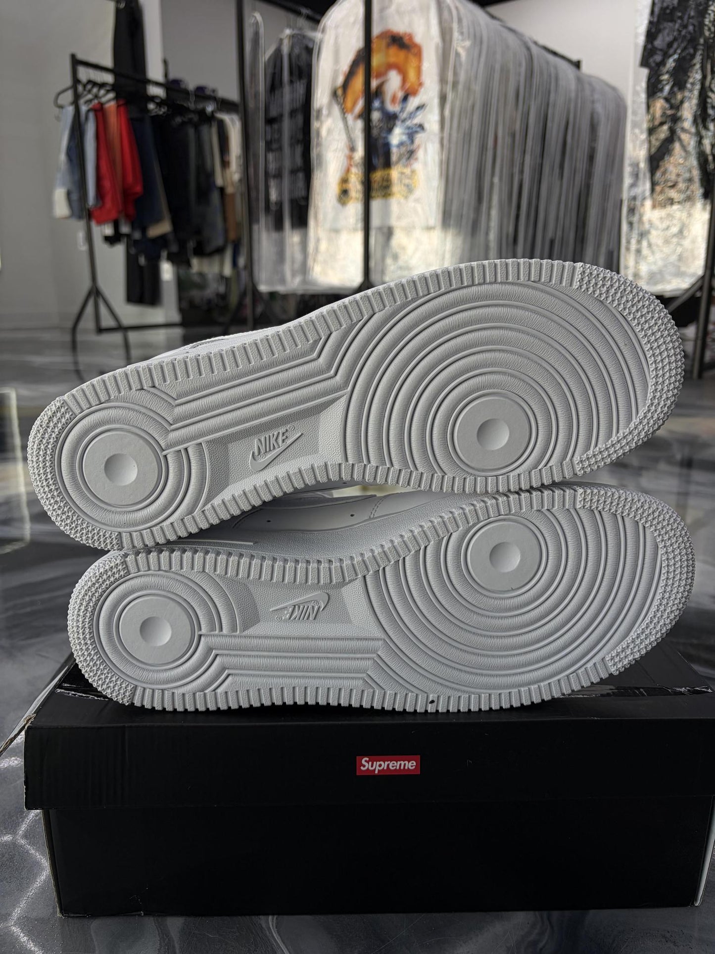 Nike Air Force One Low Supreme "White" Used Size 13