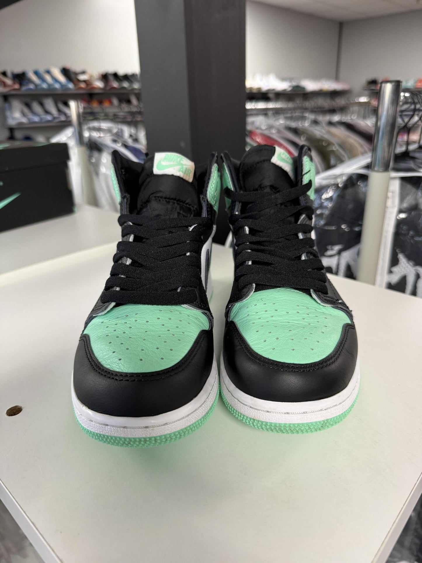 Jordan 1 "Green Glow" Used Size 7Y/8.5W Used