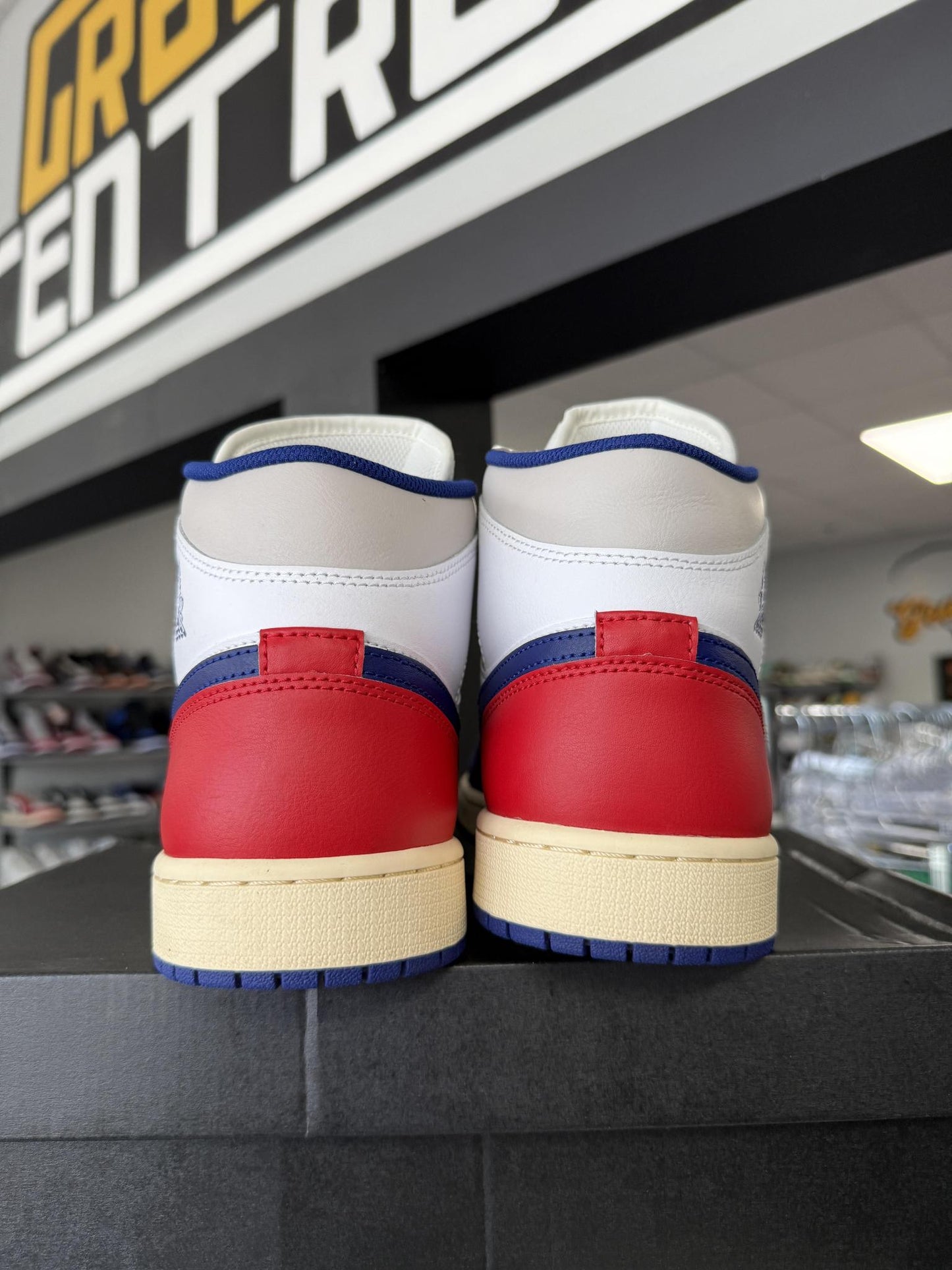 Jordan 1 Mid "Rare Air" Used Size 12