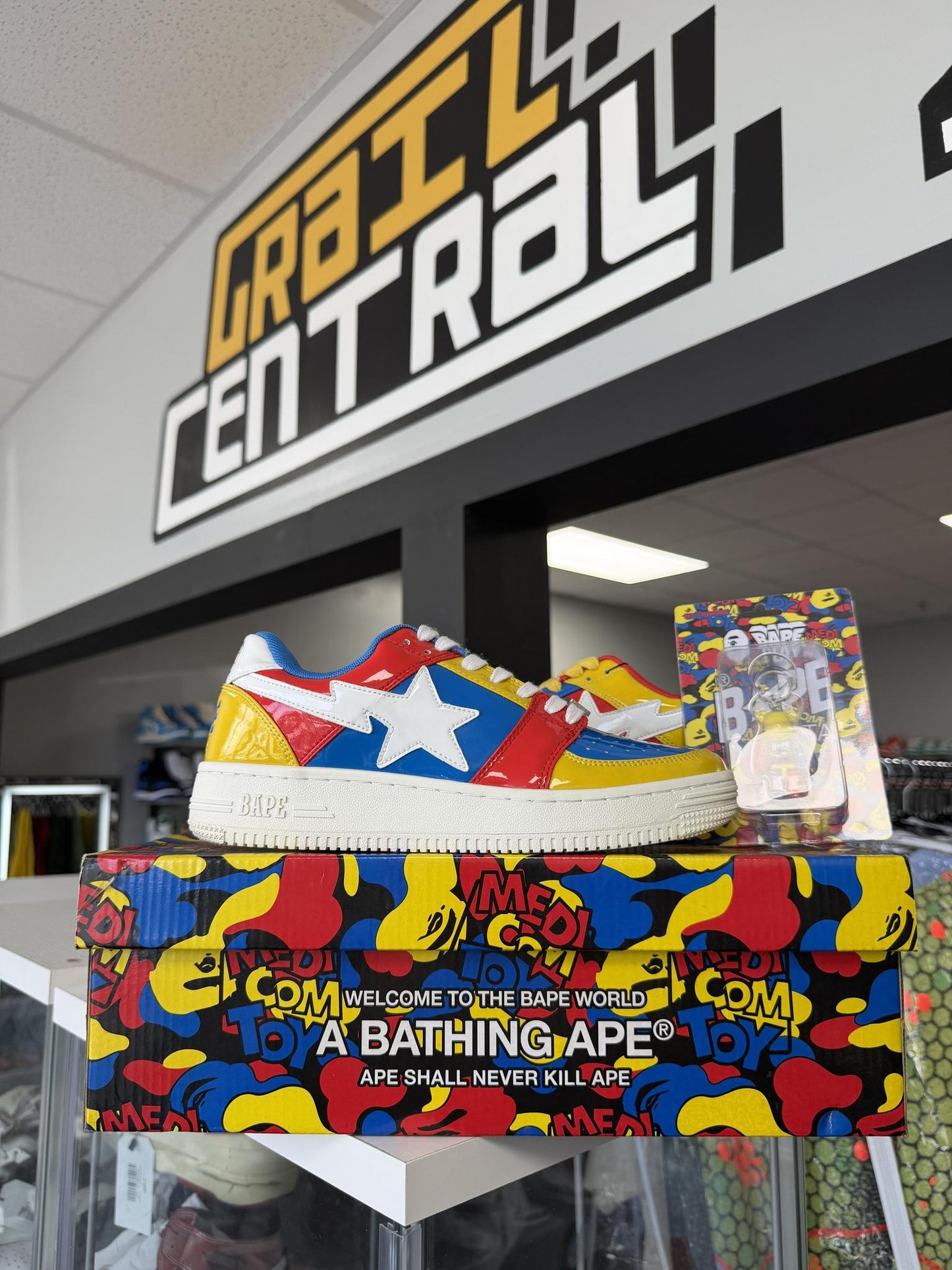 Bape Sta Medicom Toy "Multi Color" Used Size 8