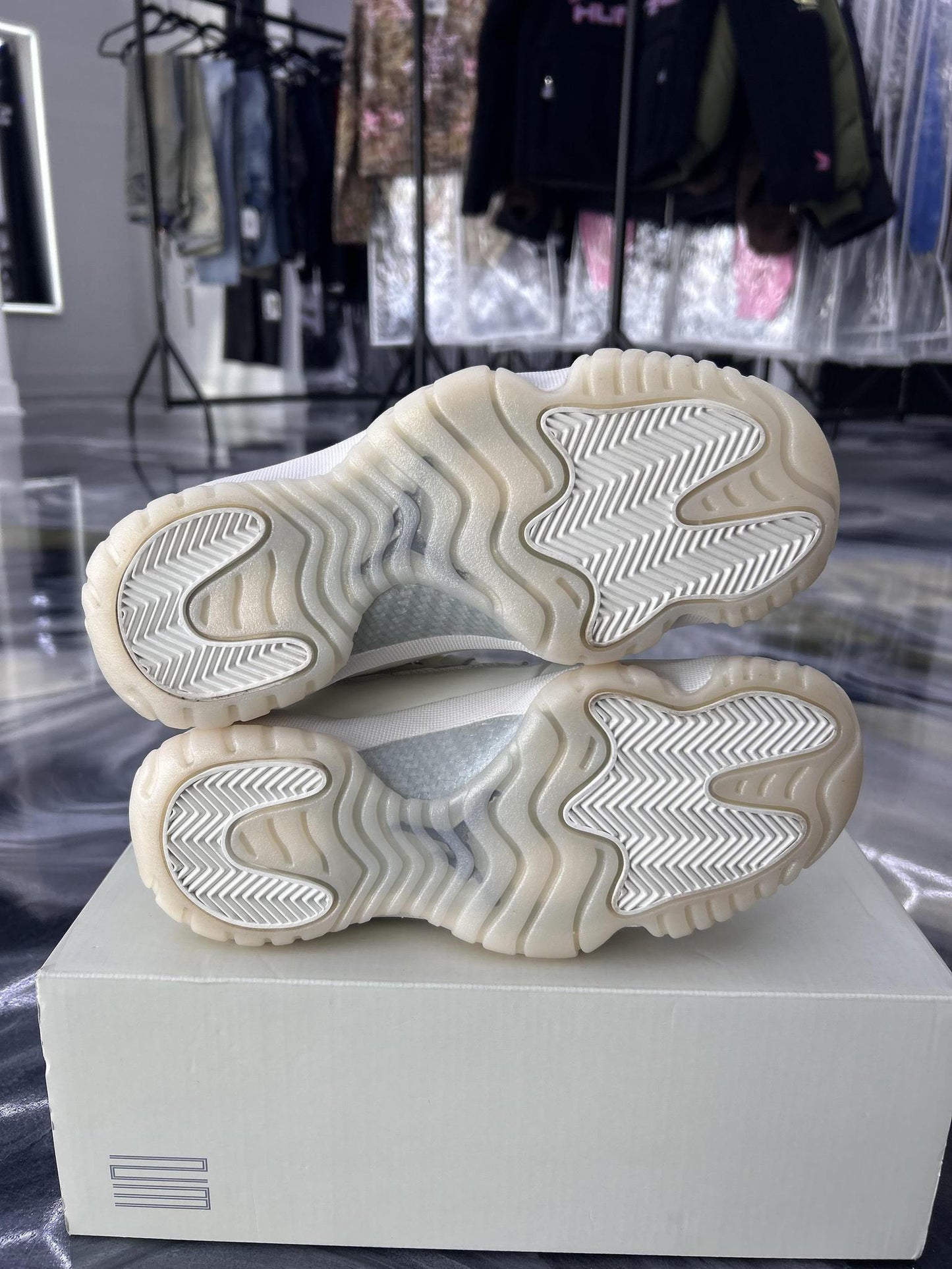 Jordan 11 "Pearl" Used Size 5.5Y/7W