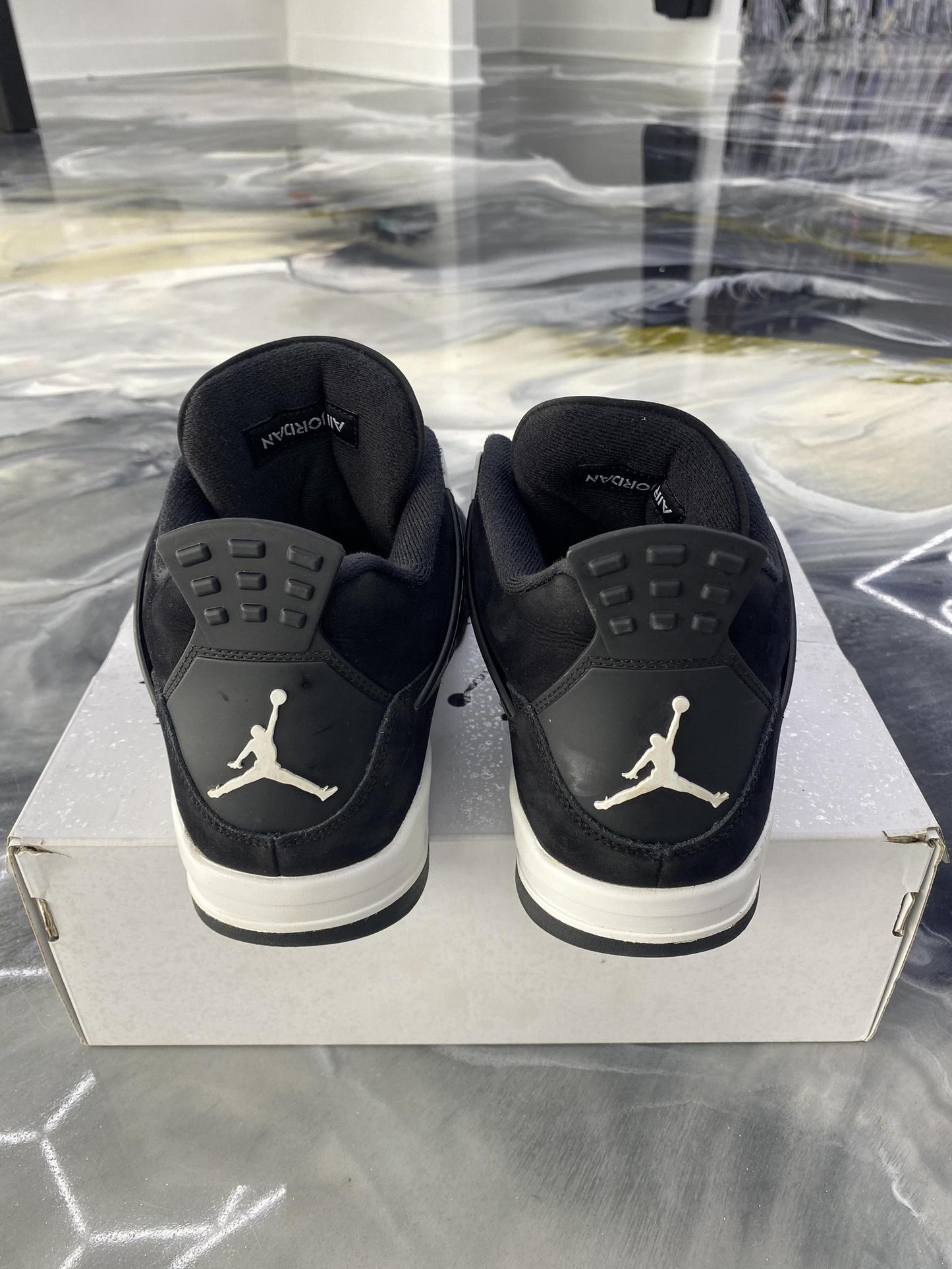 Jordan 4 "White Thunder" Used Size 11