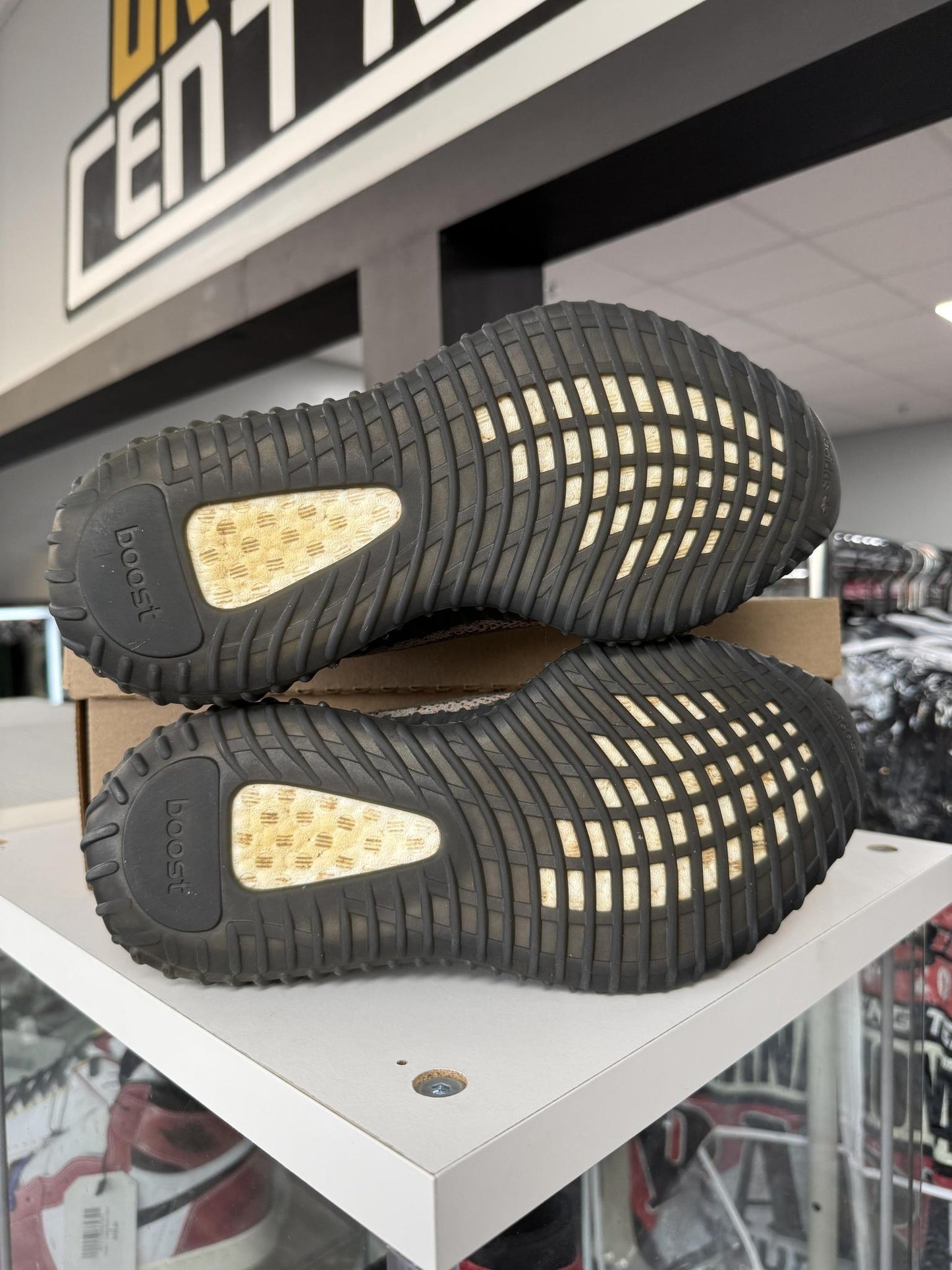 Yeezy 350 V2 "Carbon Beluga" Used Size 7Y/8.5W