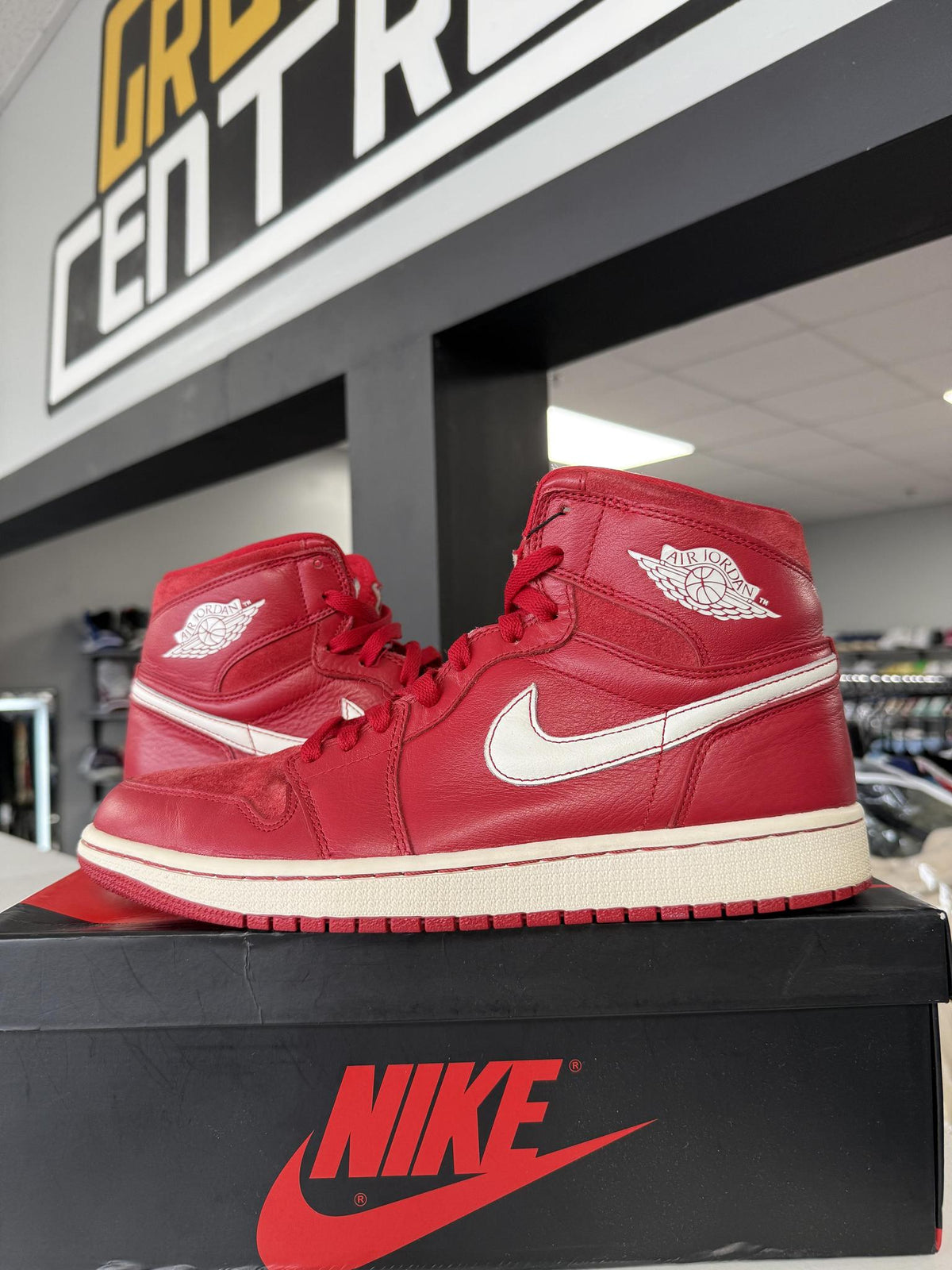 Jordan 1 "Gym Red (2014)" Used Size 9.5