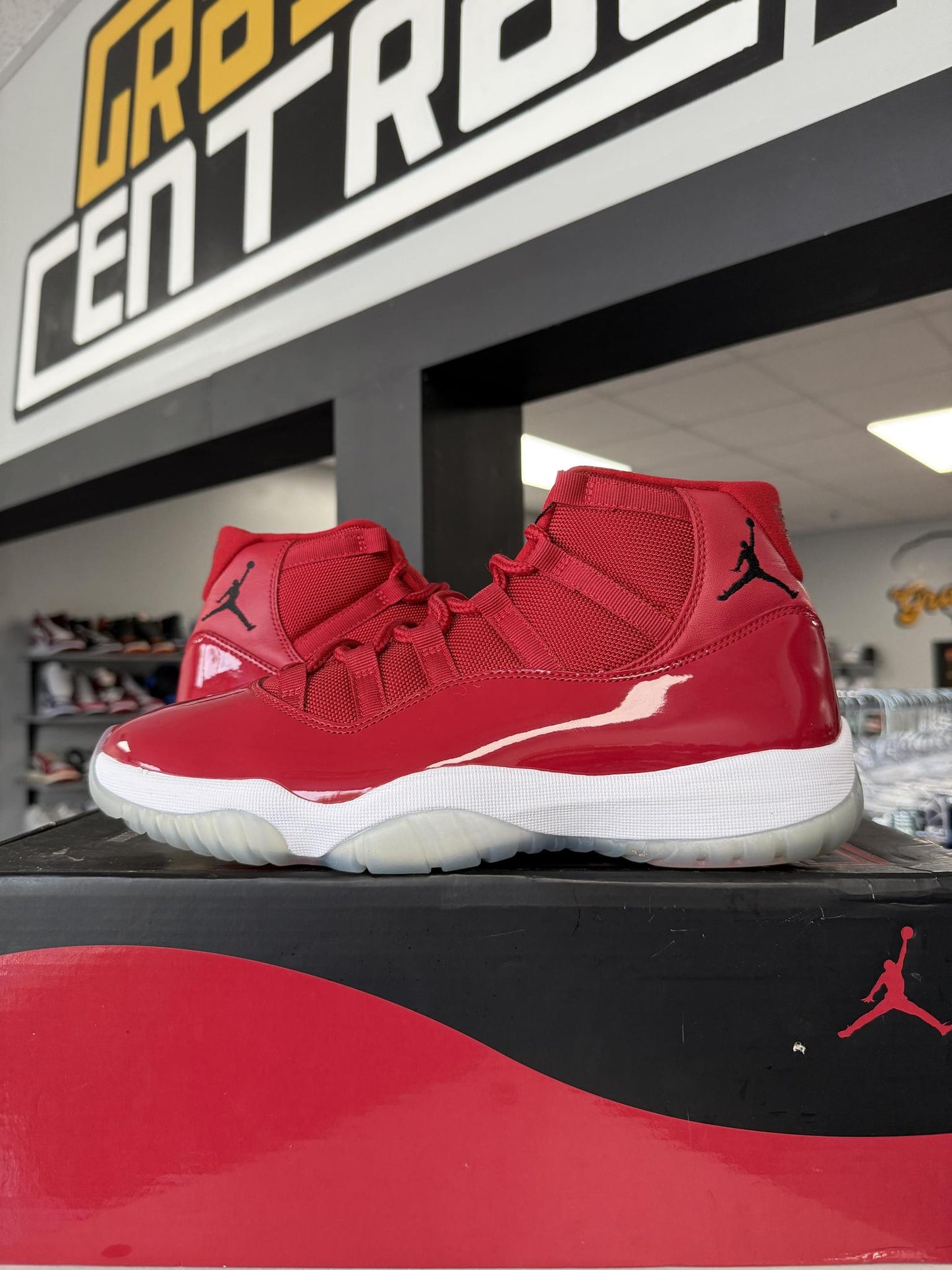 Jordan 11 "Win Like '96" Used Size 10.5