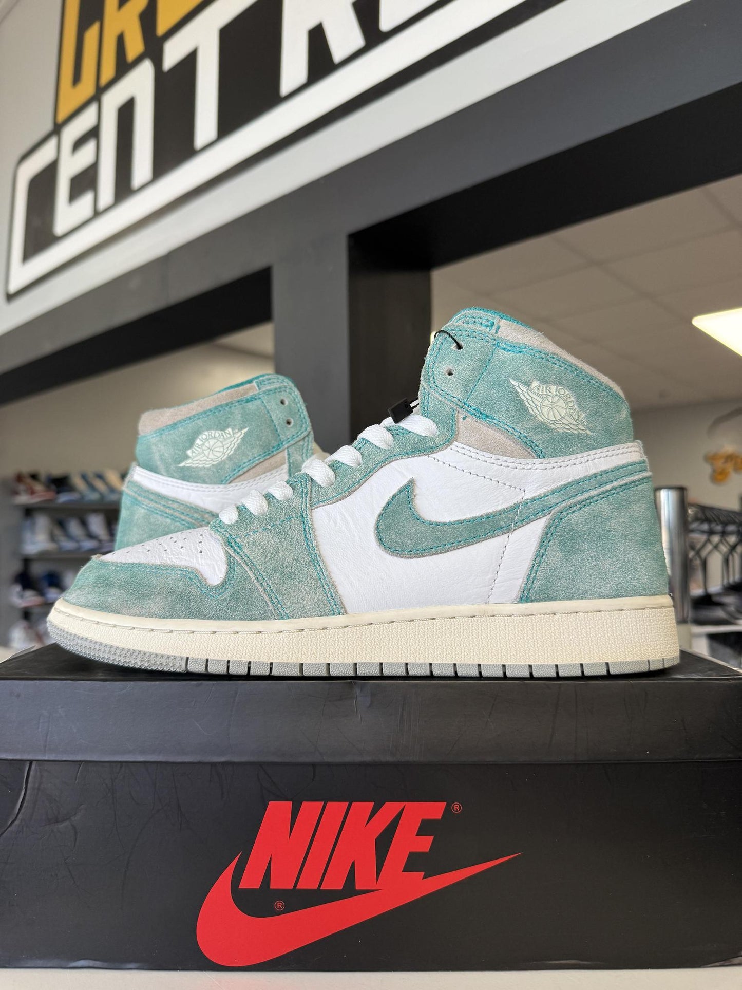 Jordan 1 "Turbo Green" Used Size 7Y/8.5W