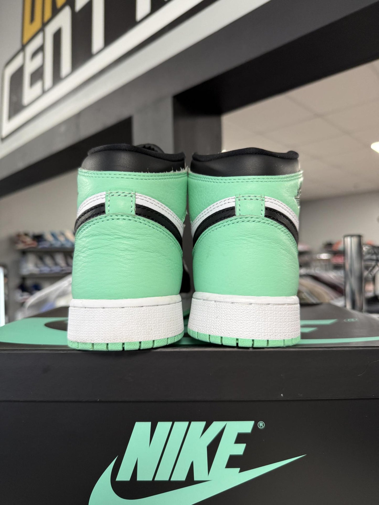 Jordan 1 "Green Glow" Used Size 7Y/8.5W Used