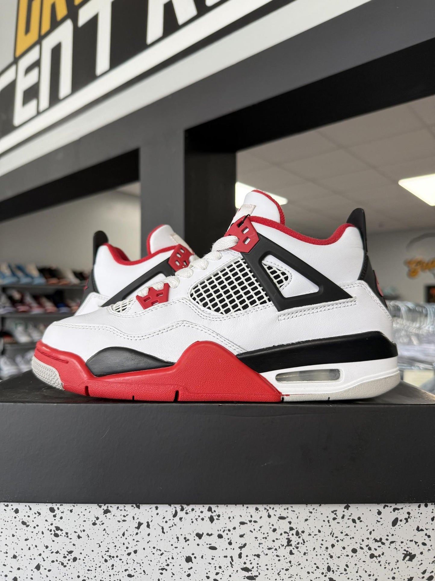 Jordan 4 Fire Red Used Size 6Y/7.5W