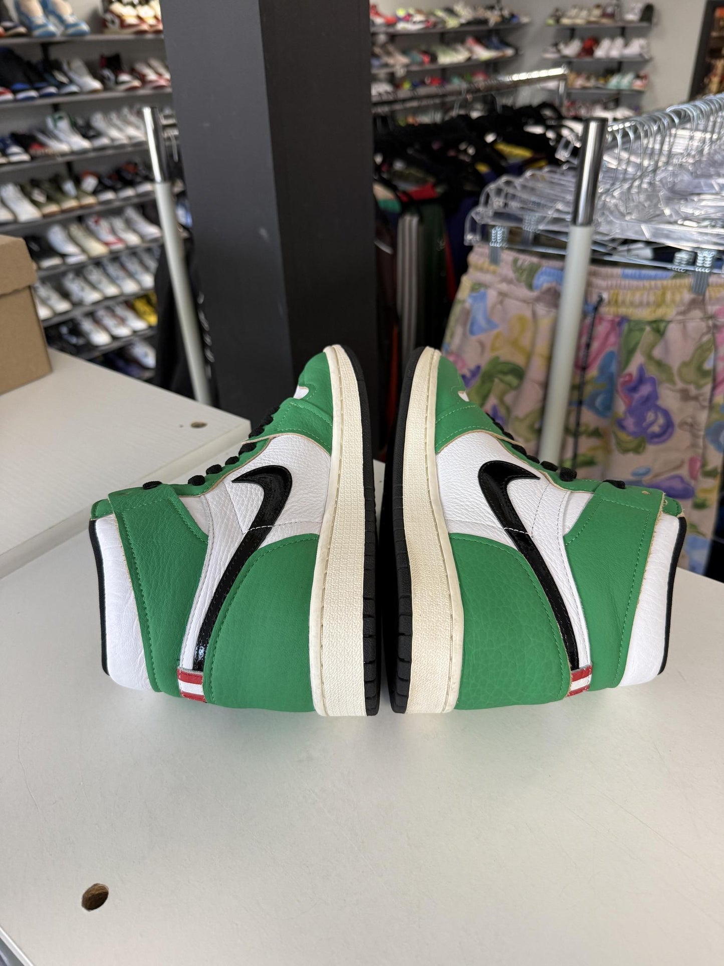 Jordan 1 "Lucky Green" Used Size 6.5Y/8W