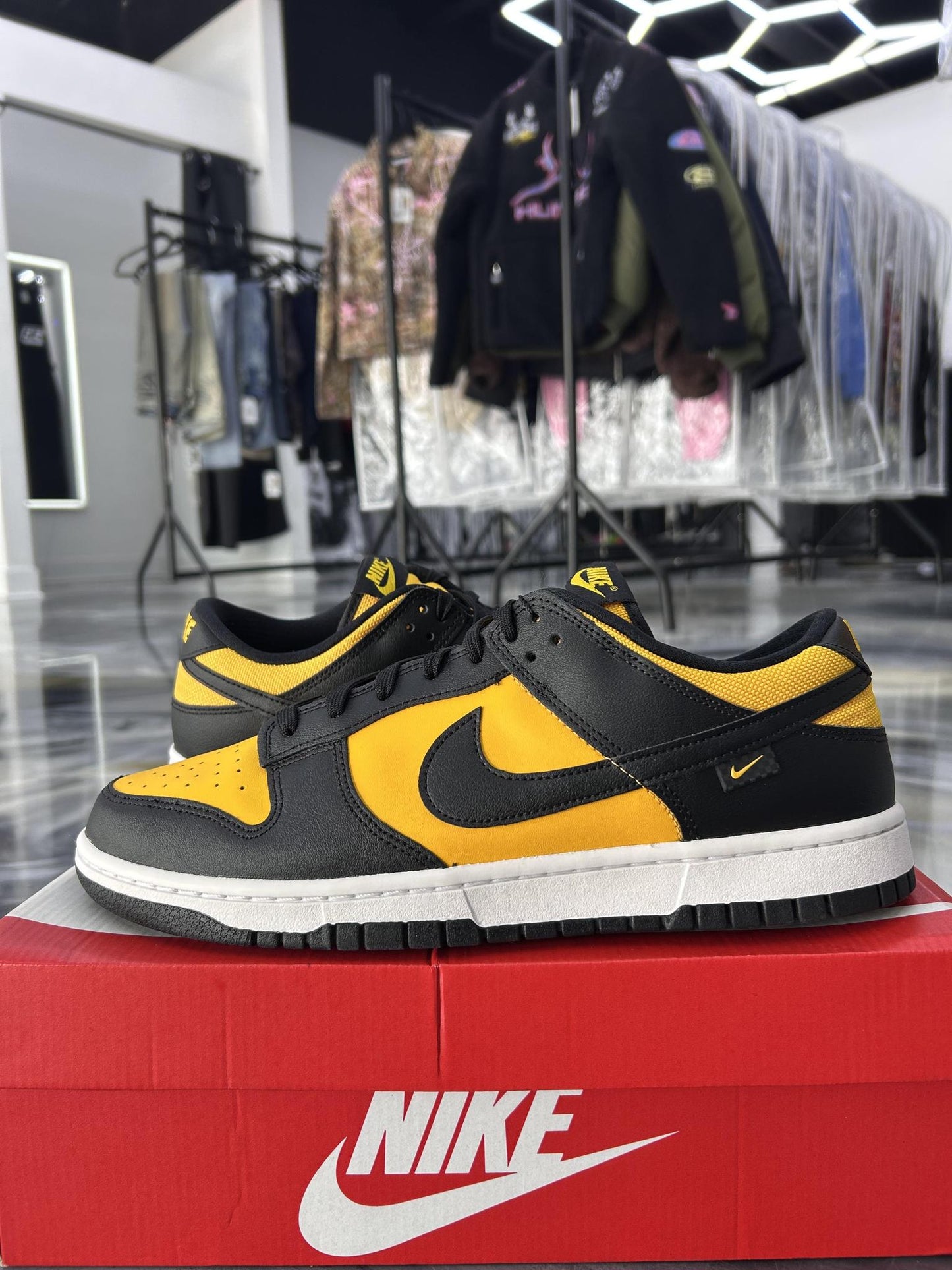 Nike Dunk Low "Reverse Goldenrod" Used Size 11.5