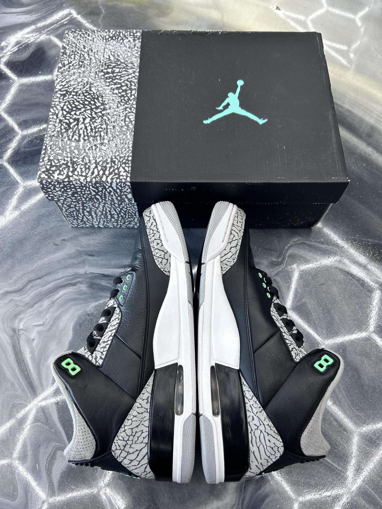 Jordan 3 "Green Glow" Used Size 9.5