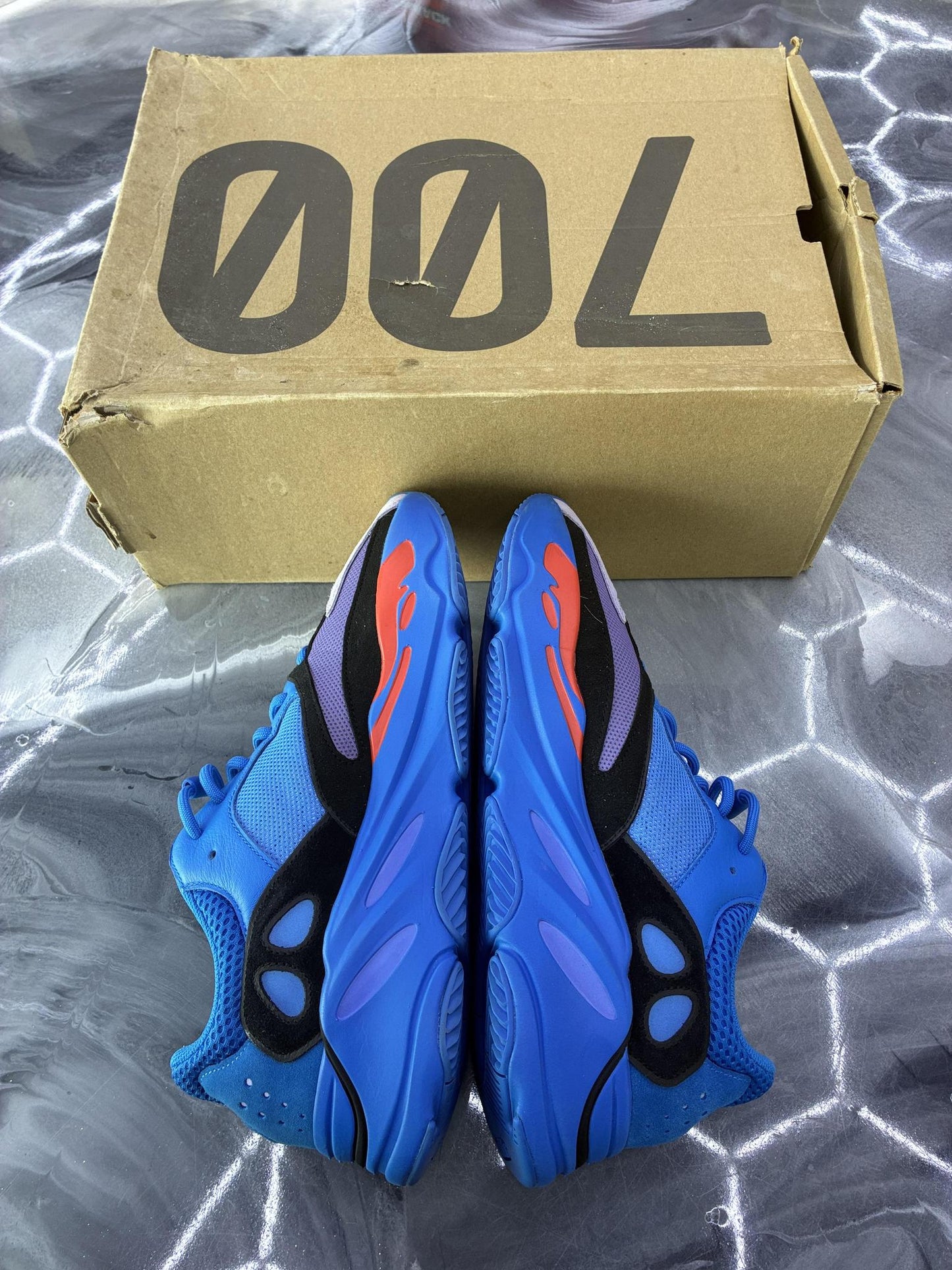 Yeezy 700 "Hi Res Blue" Used Size 13