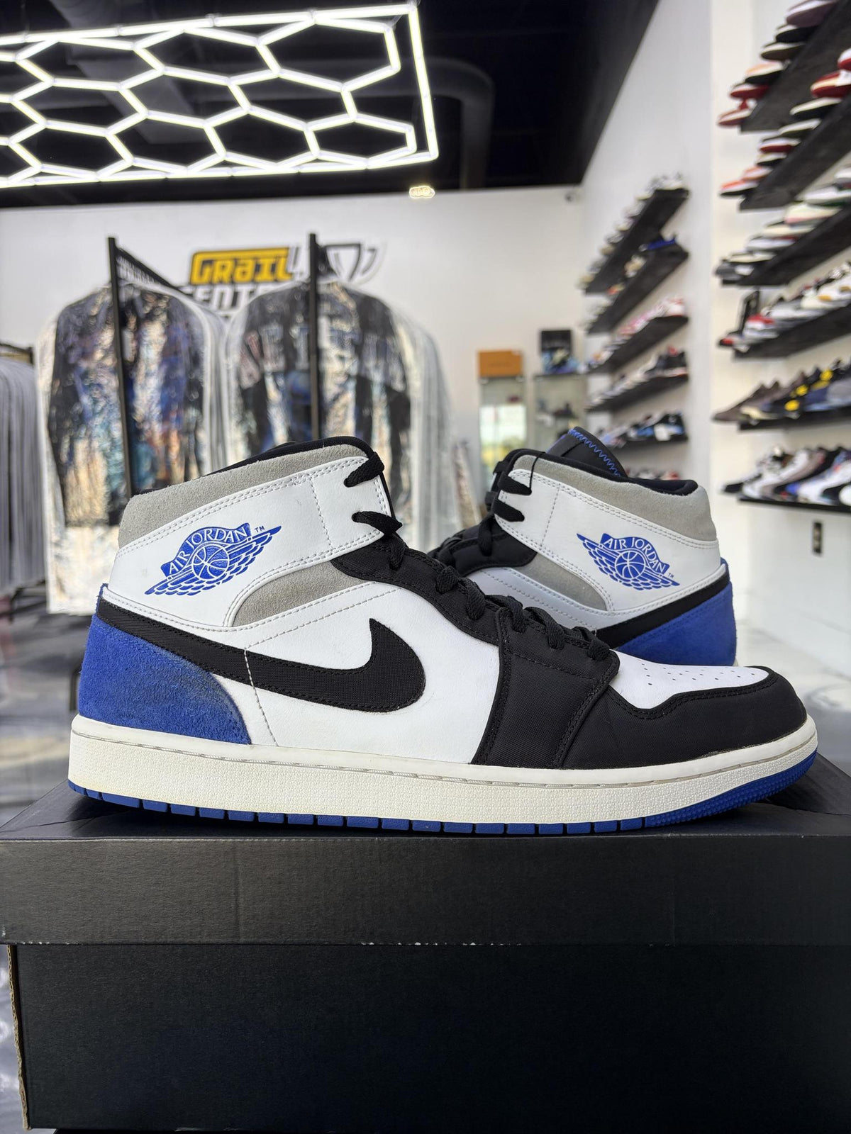 Jordan 1 Mid SE "Royal Toe" Used Size 14