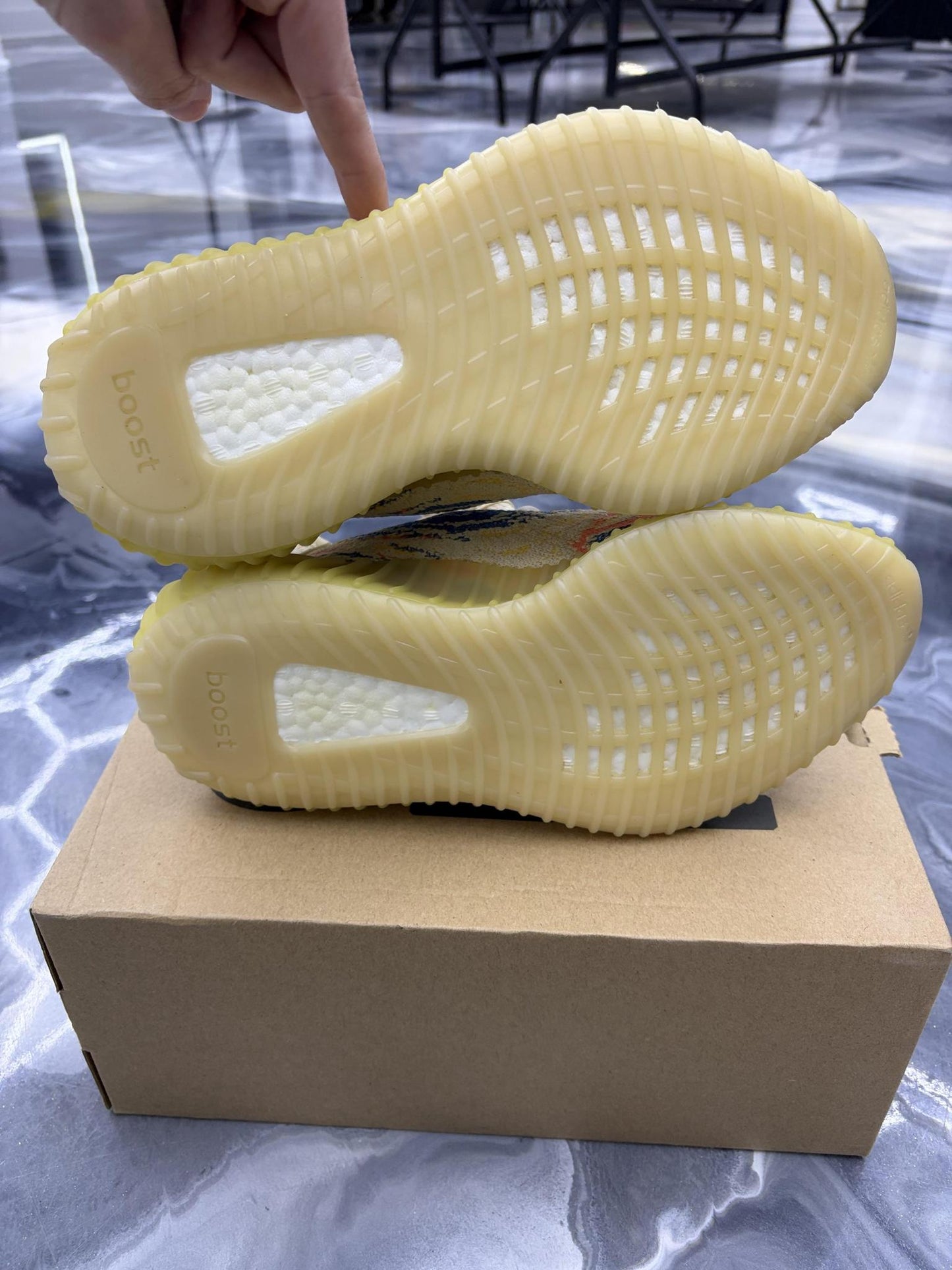 Yeezy 350 V2 "Mx Oat" Used Size 6Y/7.5W