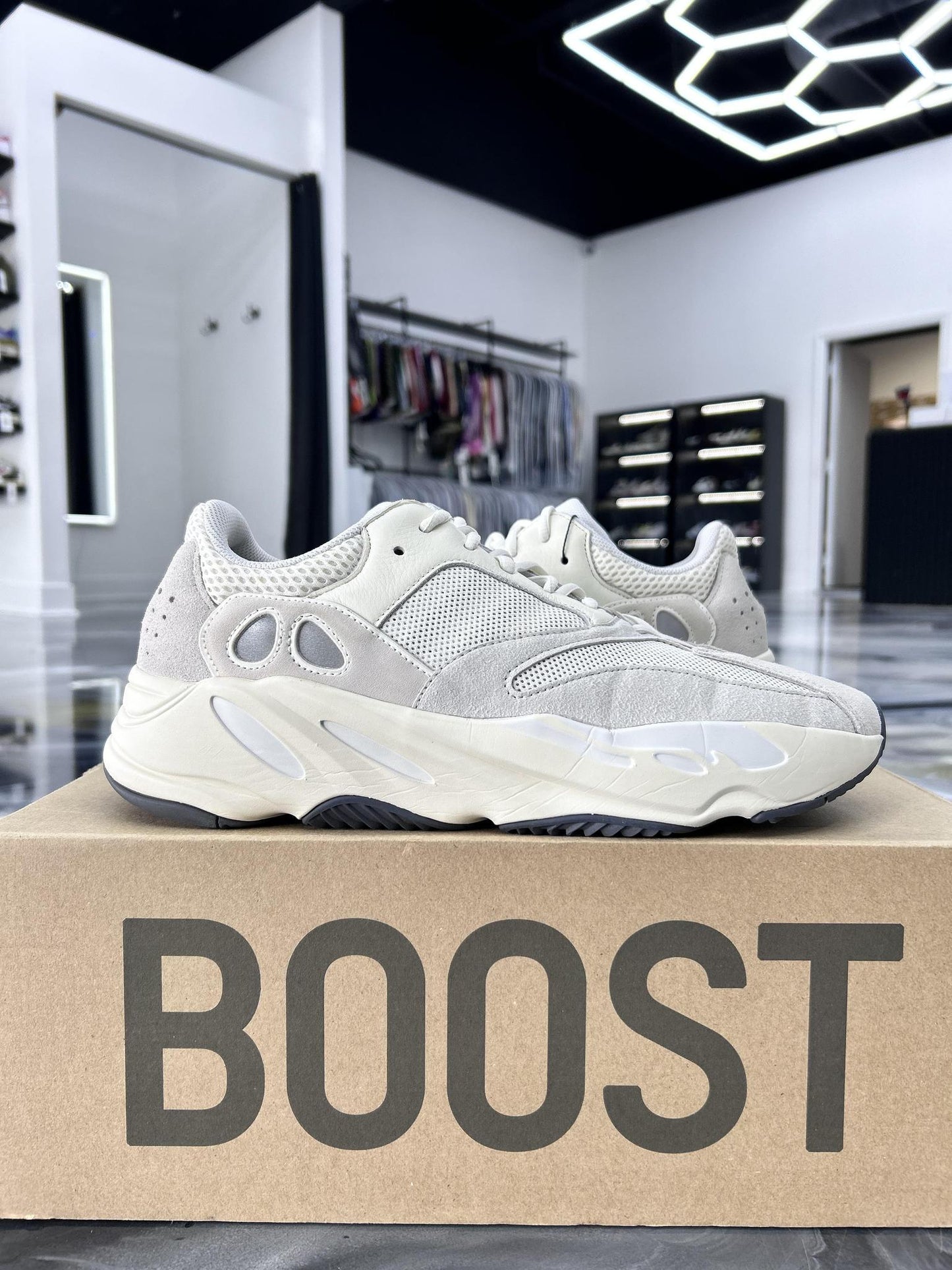 Yeezy 700 "Analog" Used Size 12.5