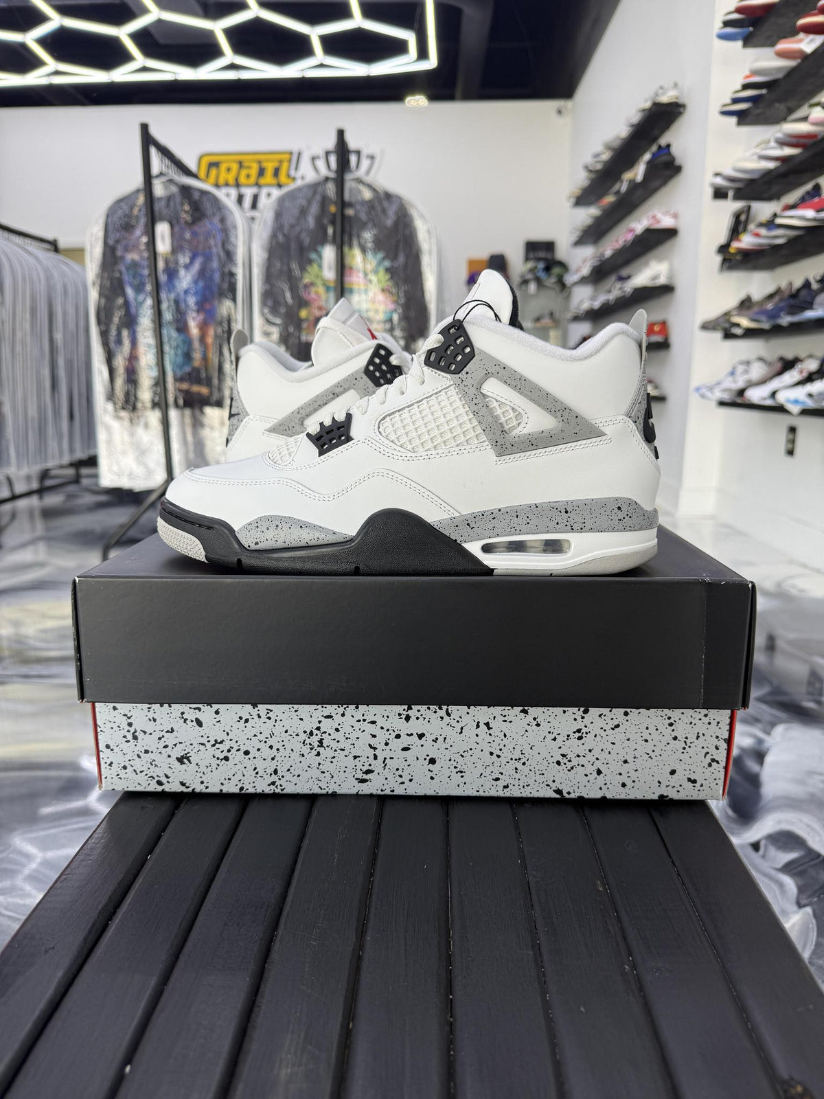 Jordan 4 "White Cement" Used Size 10.5