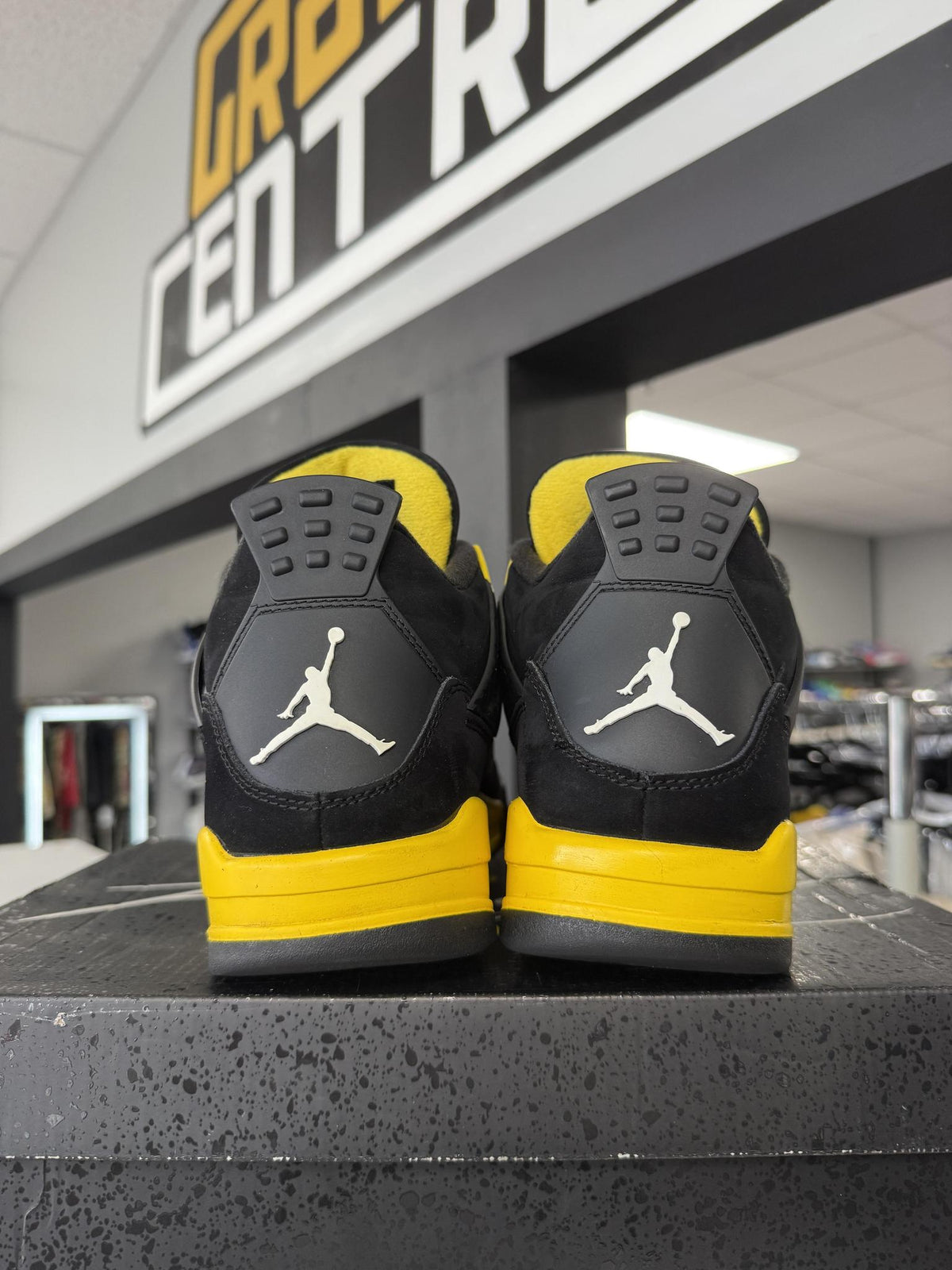 Jordan 4 "Thunder" Used Size 10.5