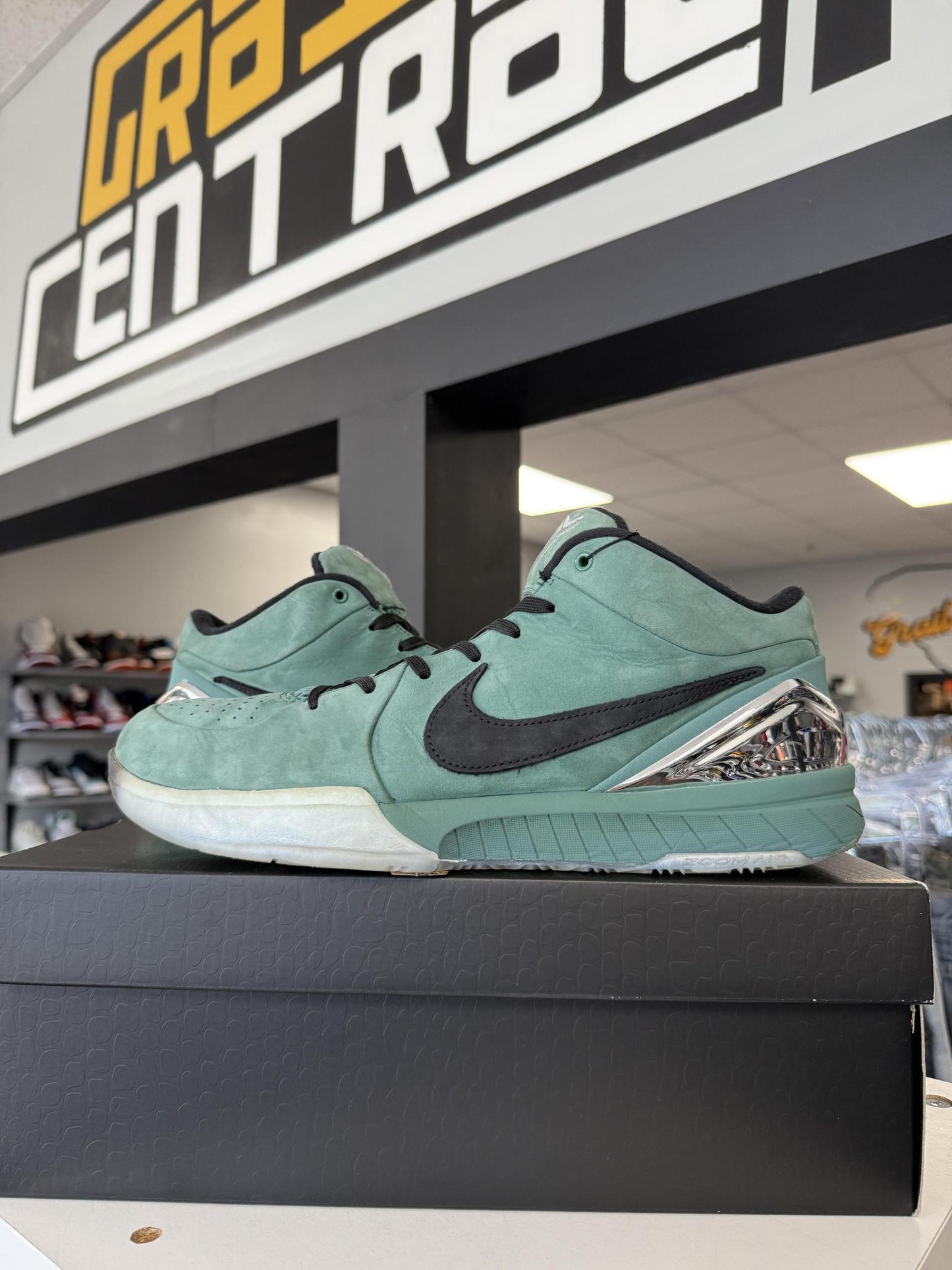 Kobe 4 Girl "Dad" Used Size 12
