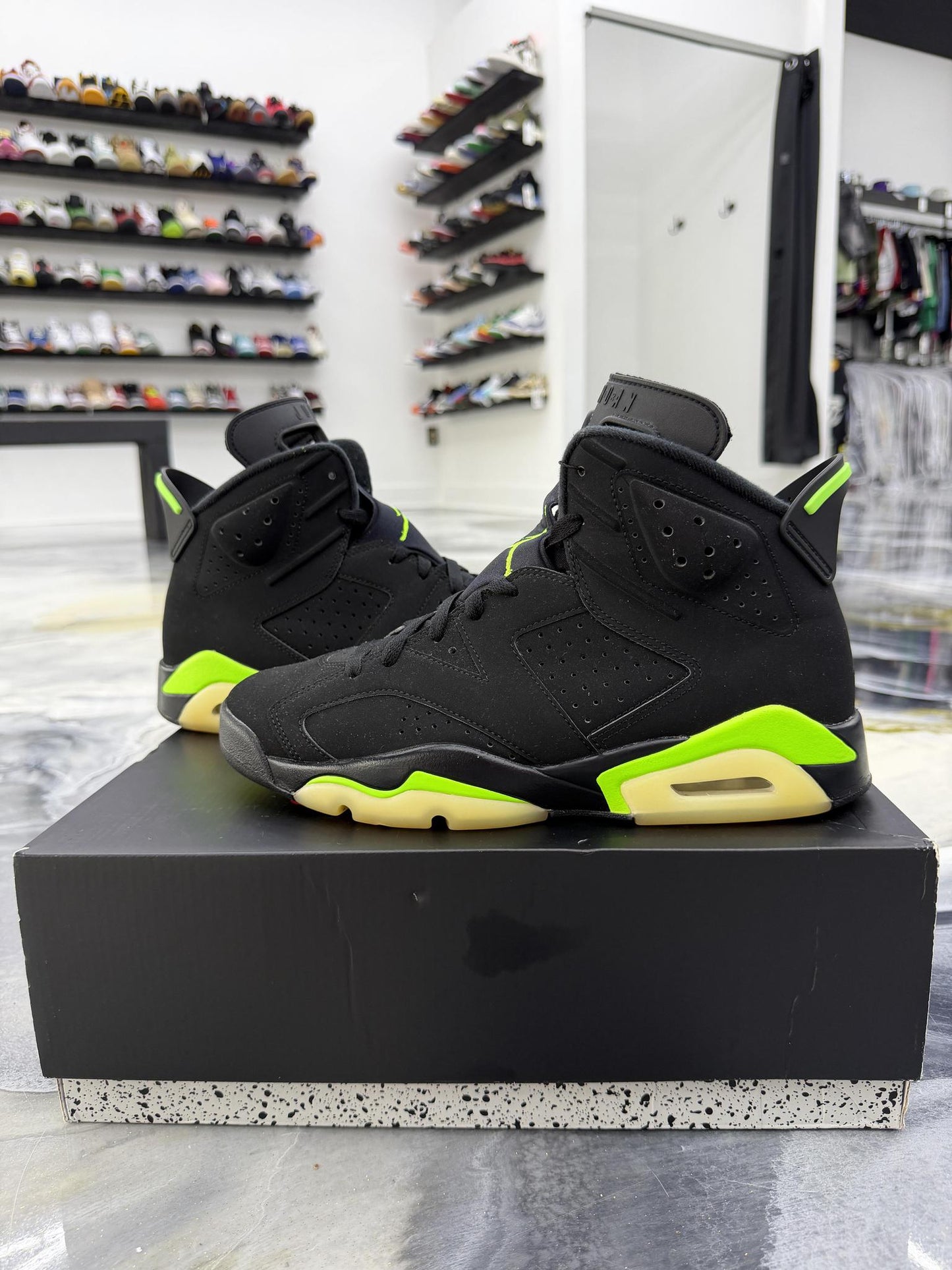 Jordan 6 Electric Green Used Size 9
