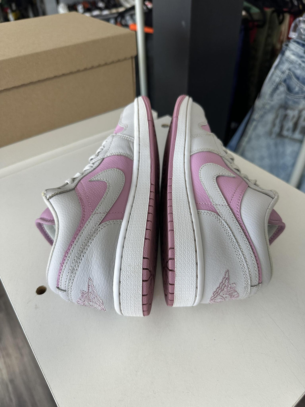 Jordan 1 Low Orchid Neutral Grey Used