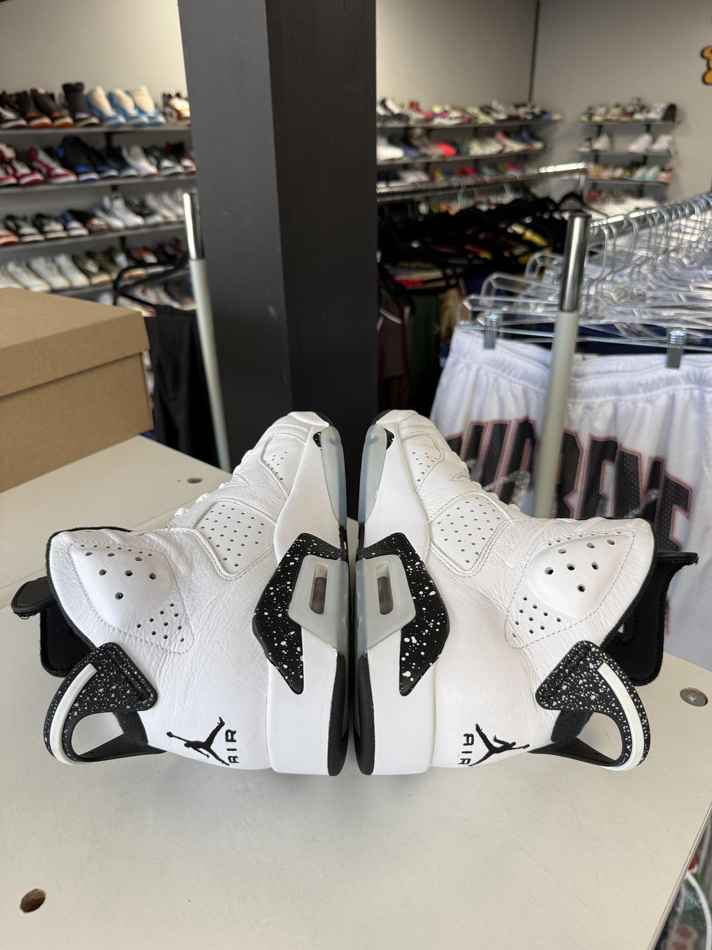 Jordan 6 "Reverse Oreo" Used Size 9