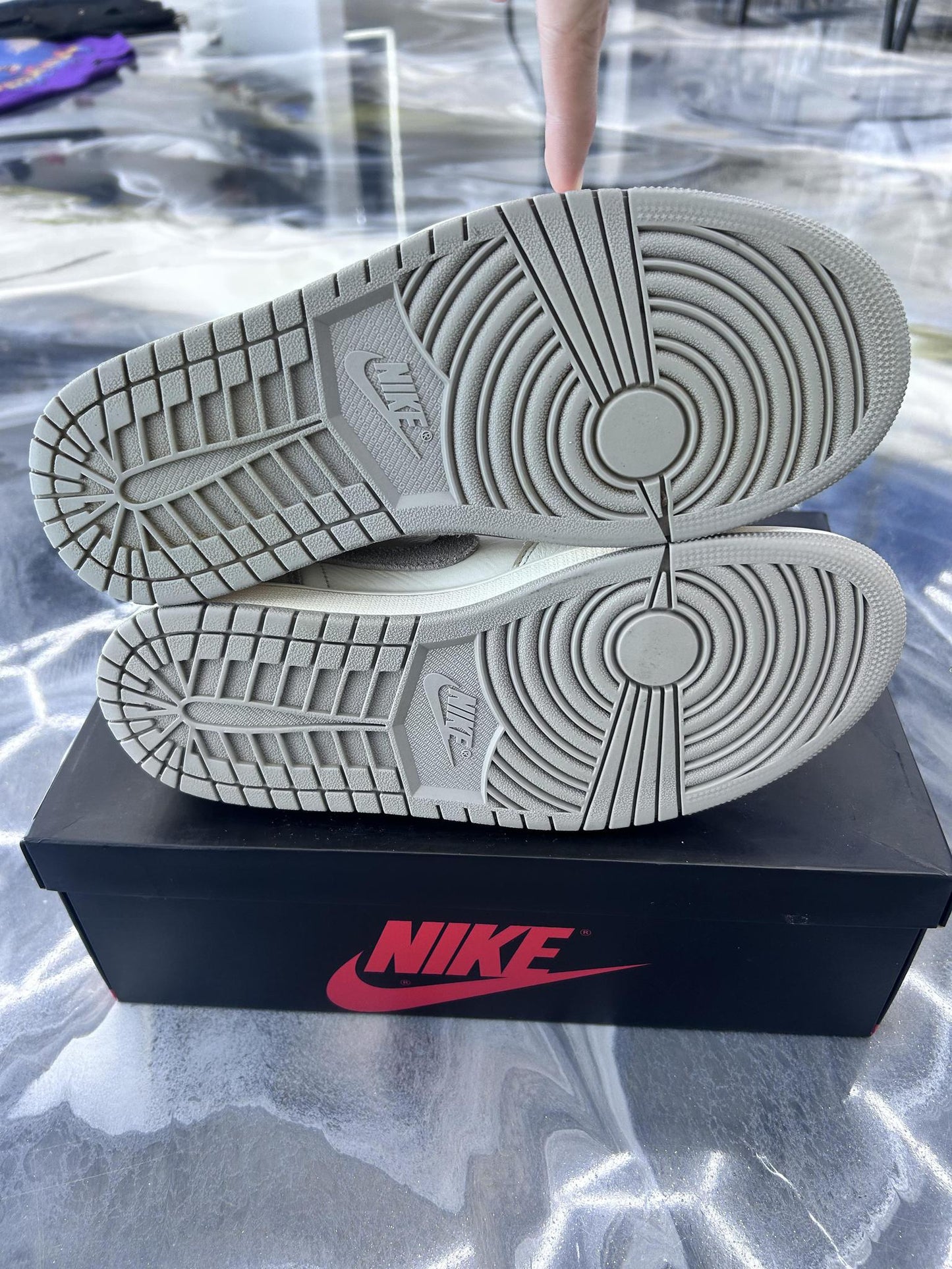 Jordan 1 Low "Atmosphere Grey" Used Size 10