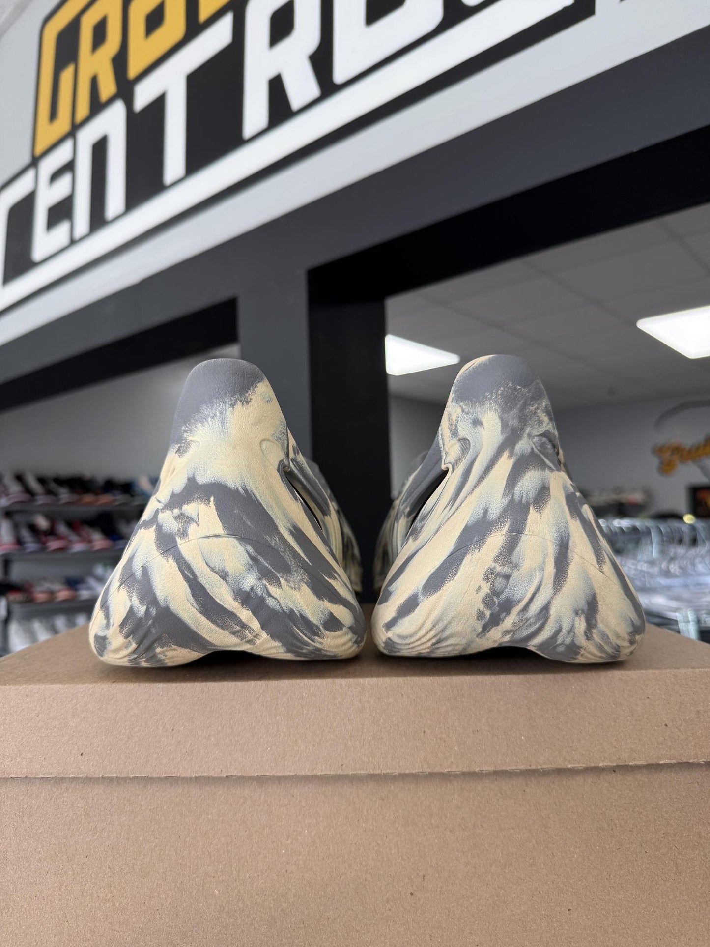 Yeezy Foam RNR MXT "Moon Grey" Used Size 15