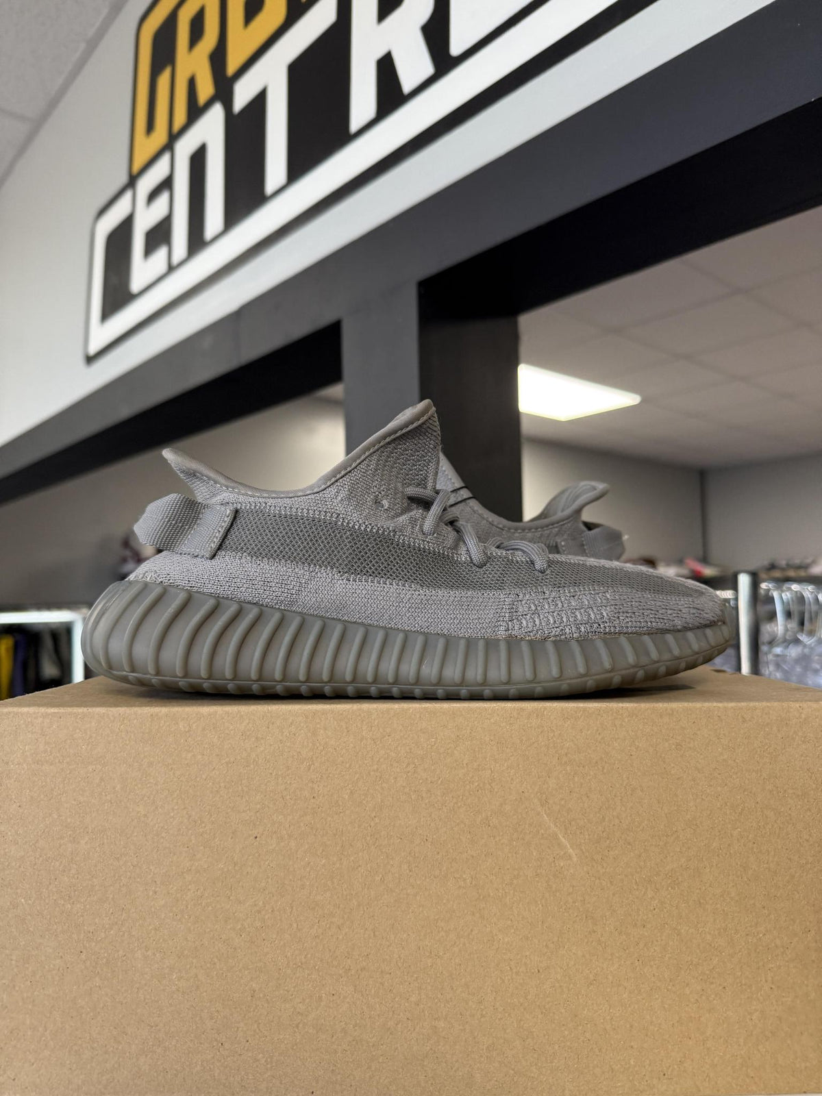 Yeezy 350 V2 "Steel Grey" Used Size 8