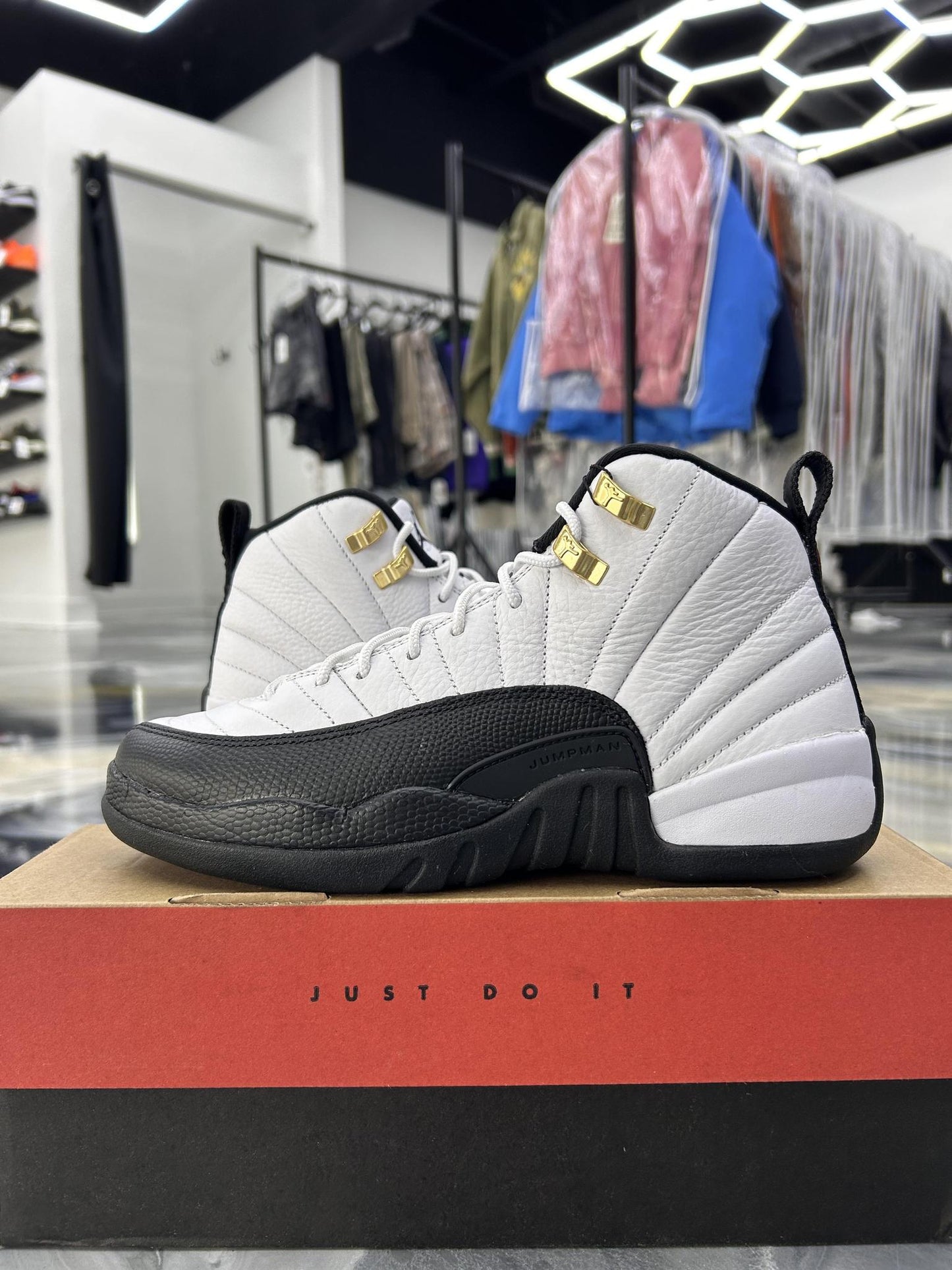 Jordan 12 "Taxi" Used Size 7Y/8.5W