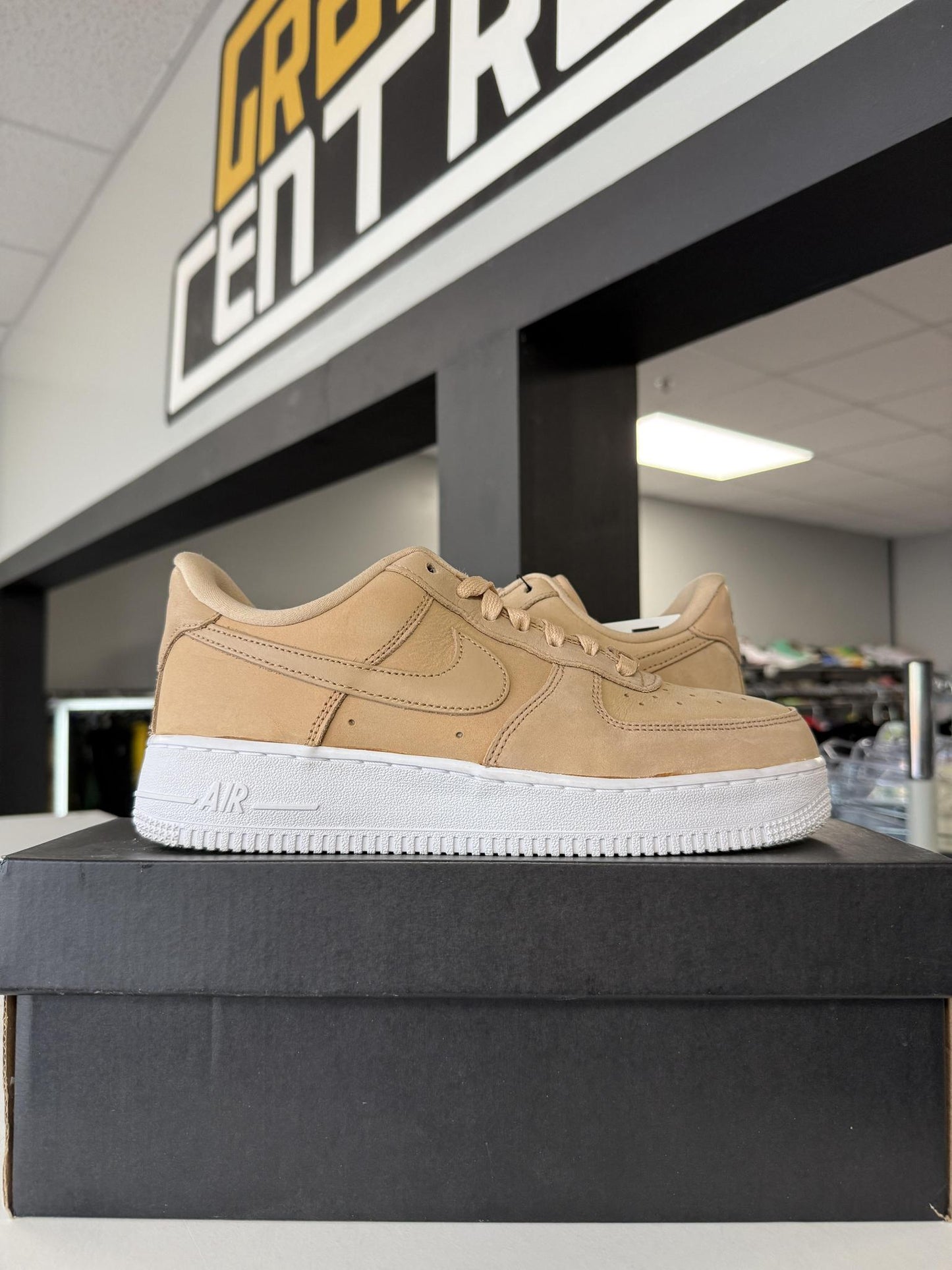 Air Force 1 Low Wheat Used Size 7Y/8.5W