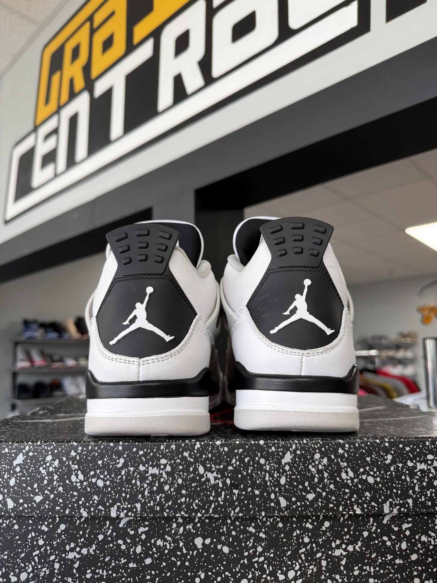 Jordan 4 "Military Black" Used Size 9.5