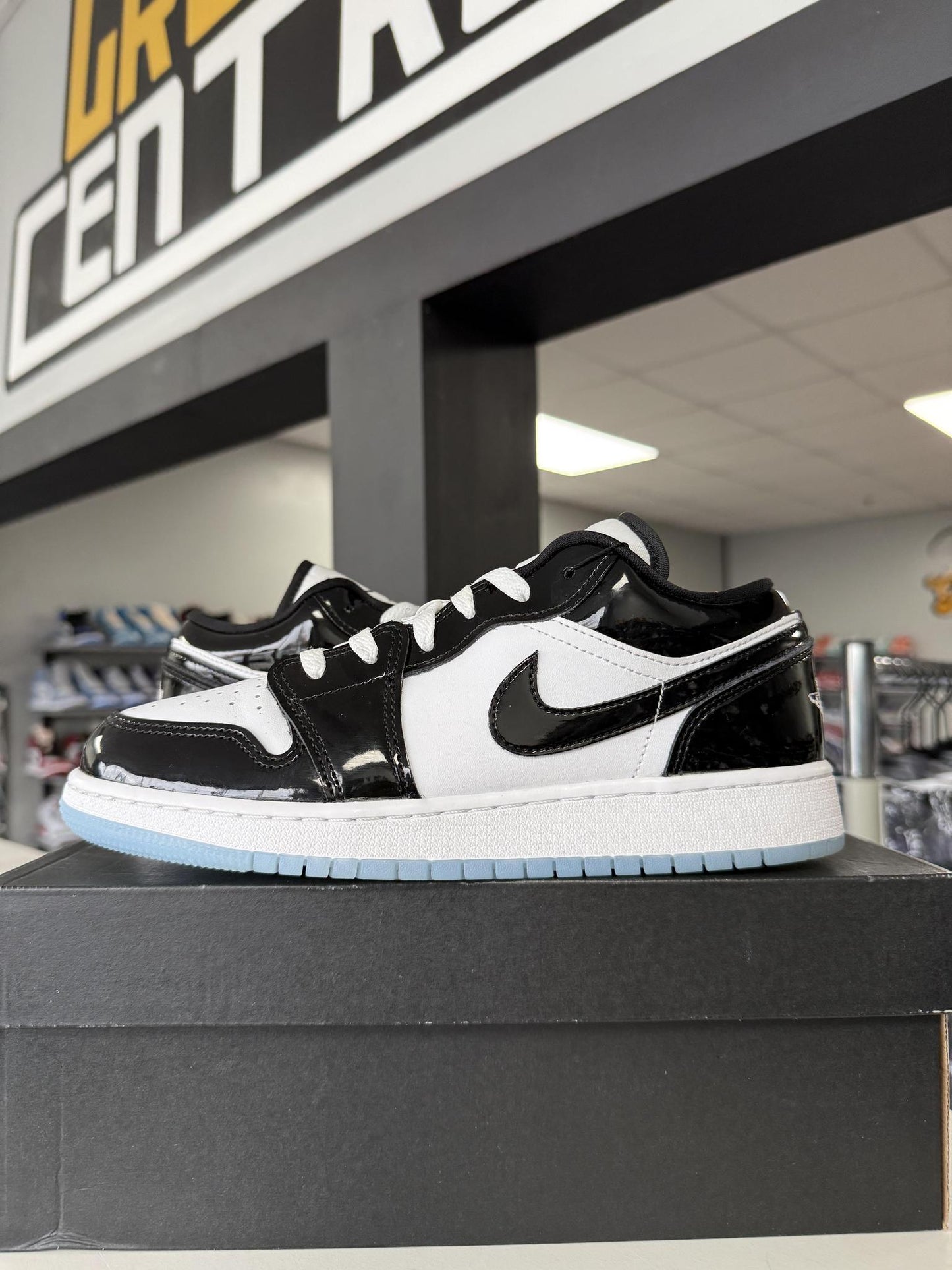 Jordan 1 Low Concord Used Size 6Y/7.5W