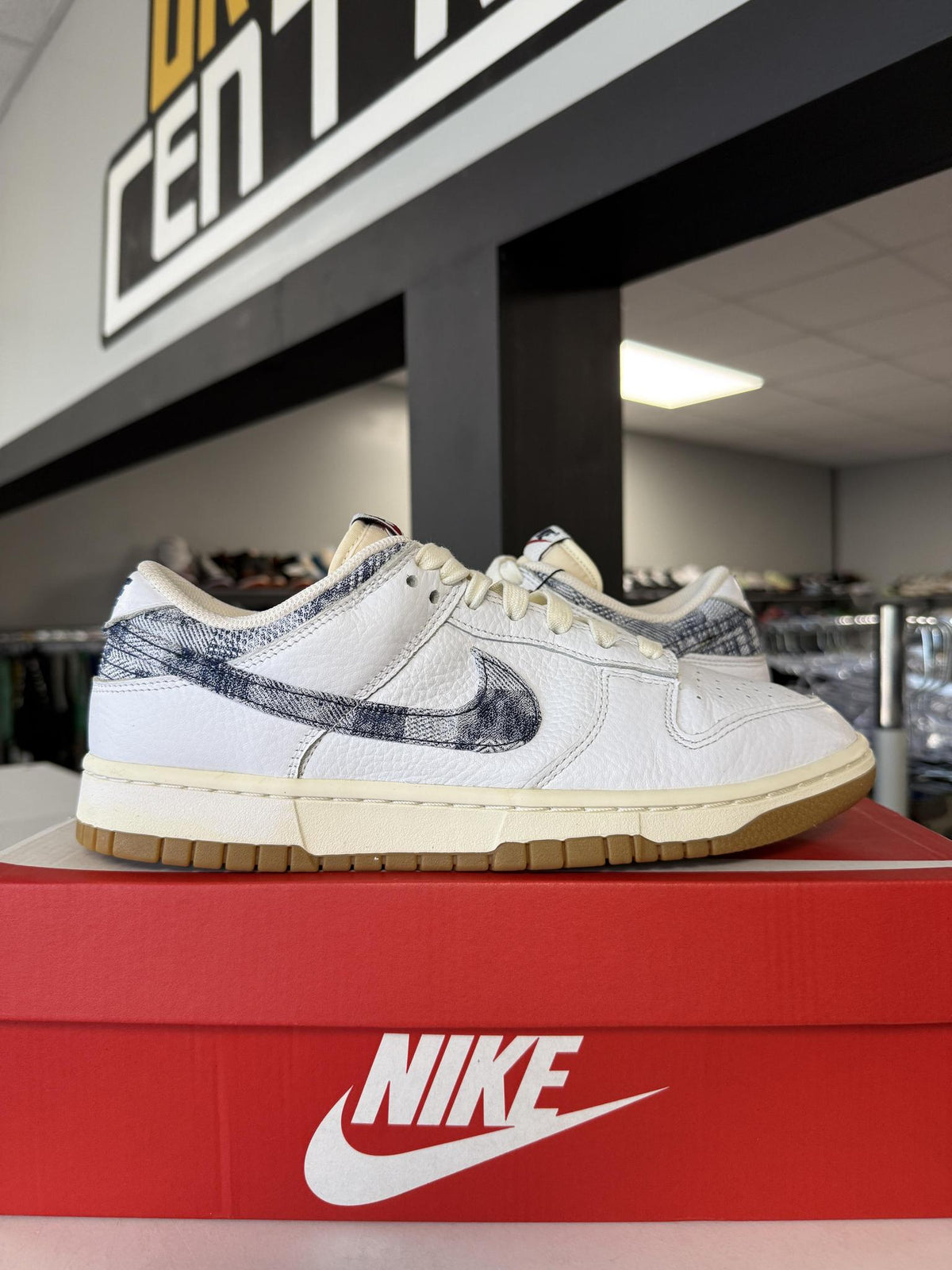 Dunk Low "New Americana Washed Denim" Used Size 9