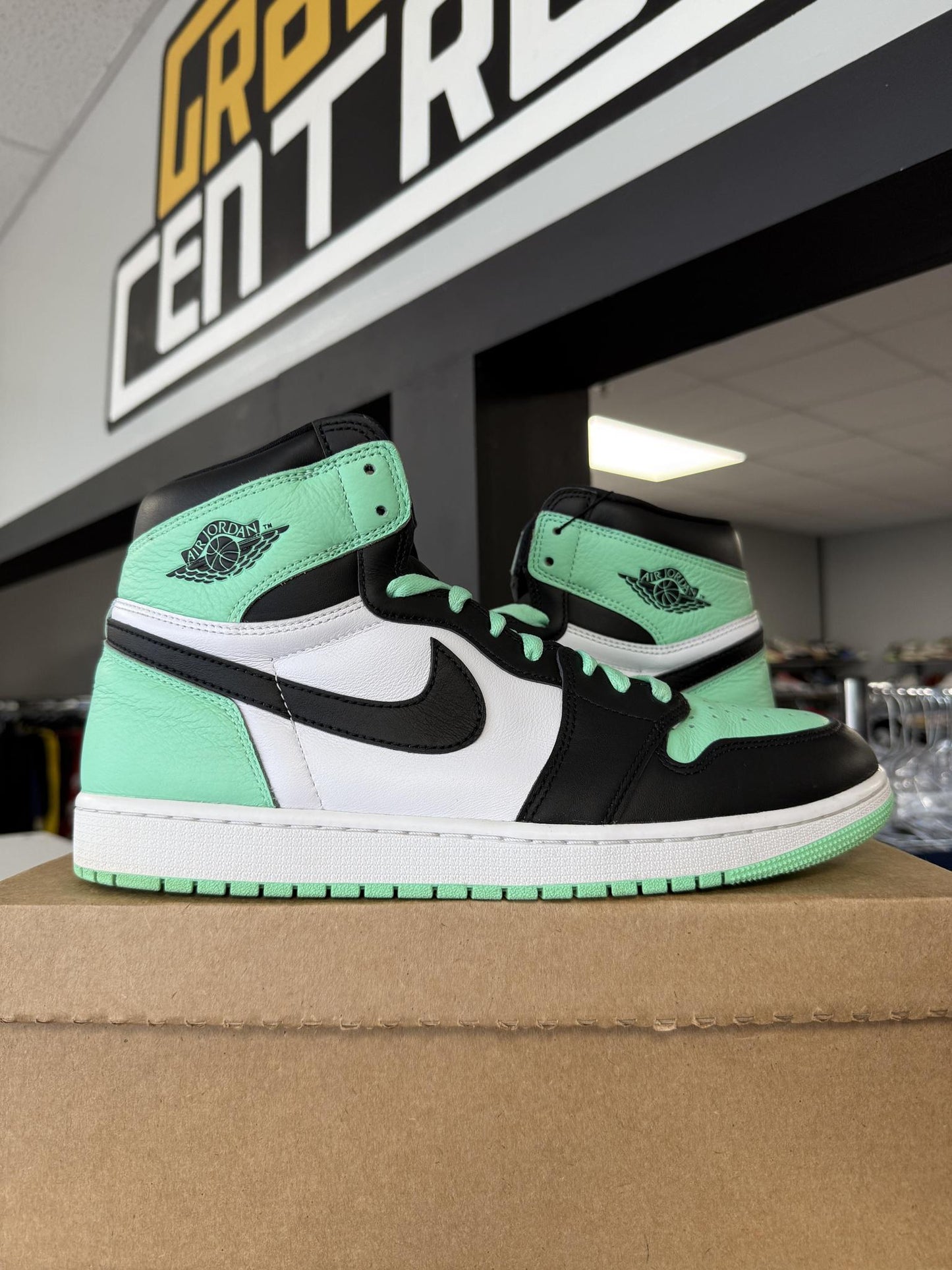 Jordan 1 "Green Glow" Used Size 13