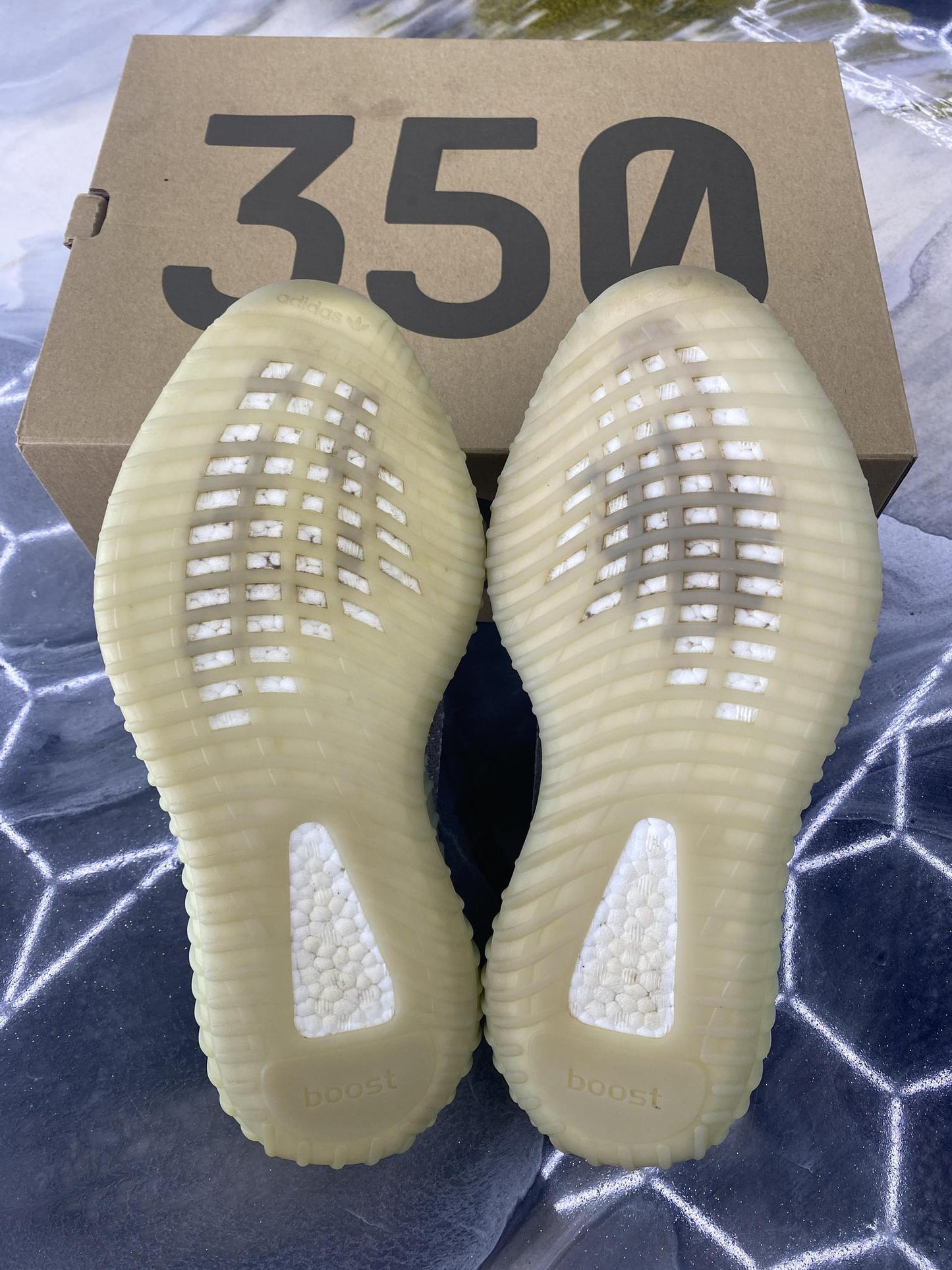 Yeezy 350 V2 "Blue Tint" Used Size 10.5
